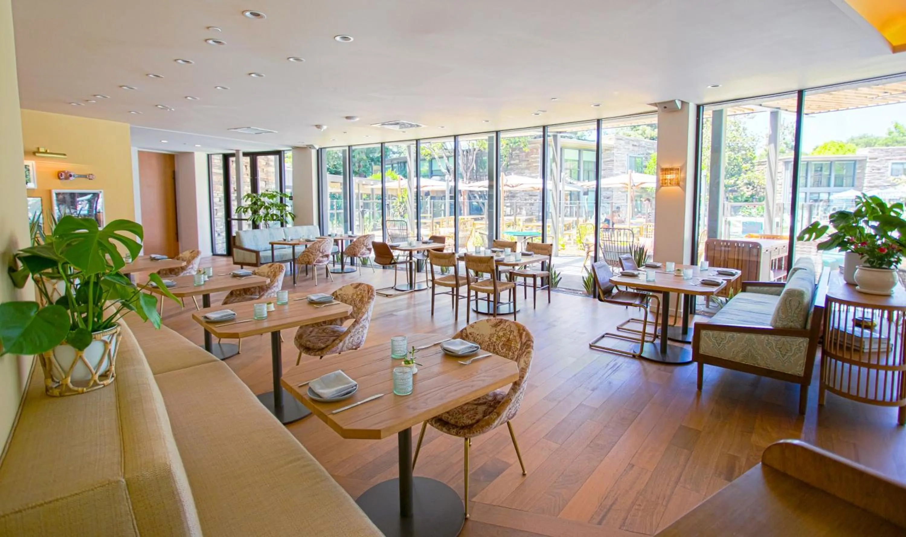 Breakfast in Flamingo Resort & Spa Santa Rosa Sonoma, Tapestry by Hilton