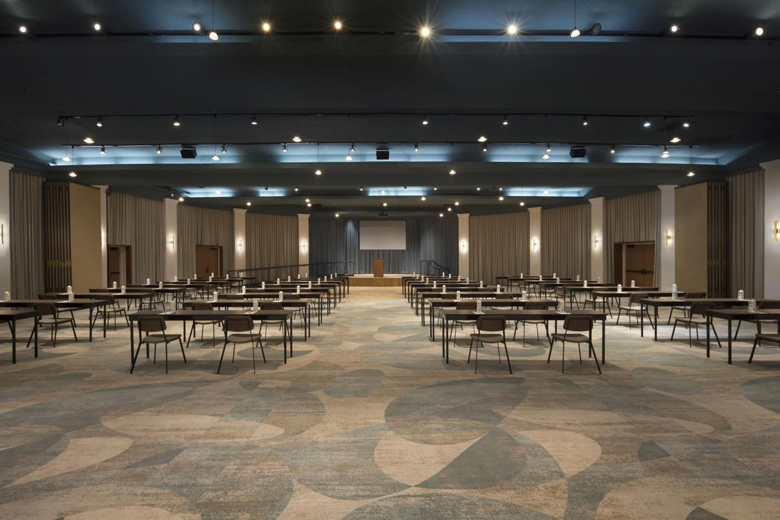 Meeting/conference room in Flamingo Resort & Spa Santa Rosa Sonoma, Tapestry by Hilton