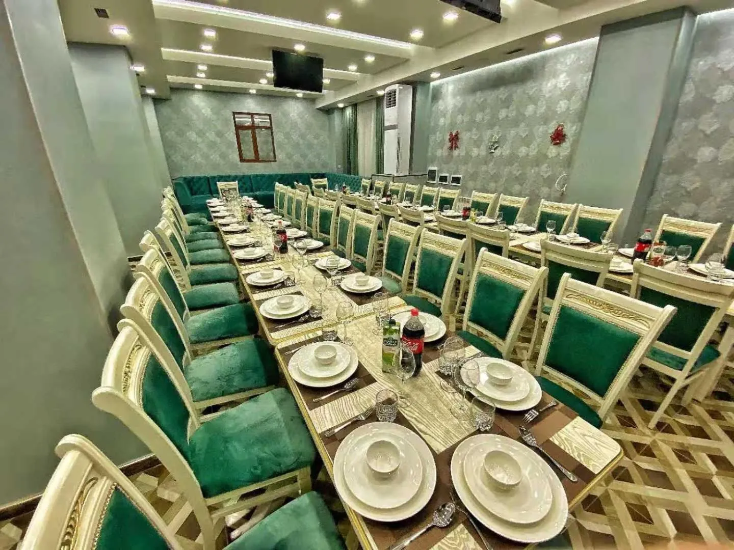 Restaurant/places to eat in Michelin Hotel