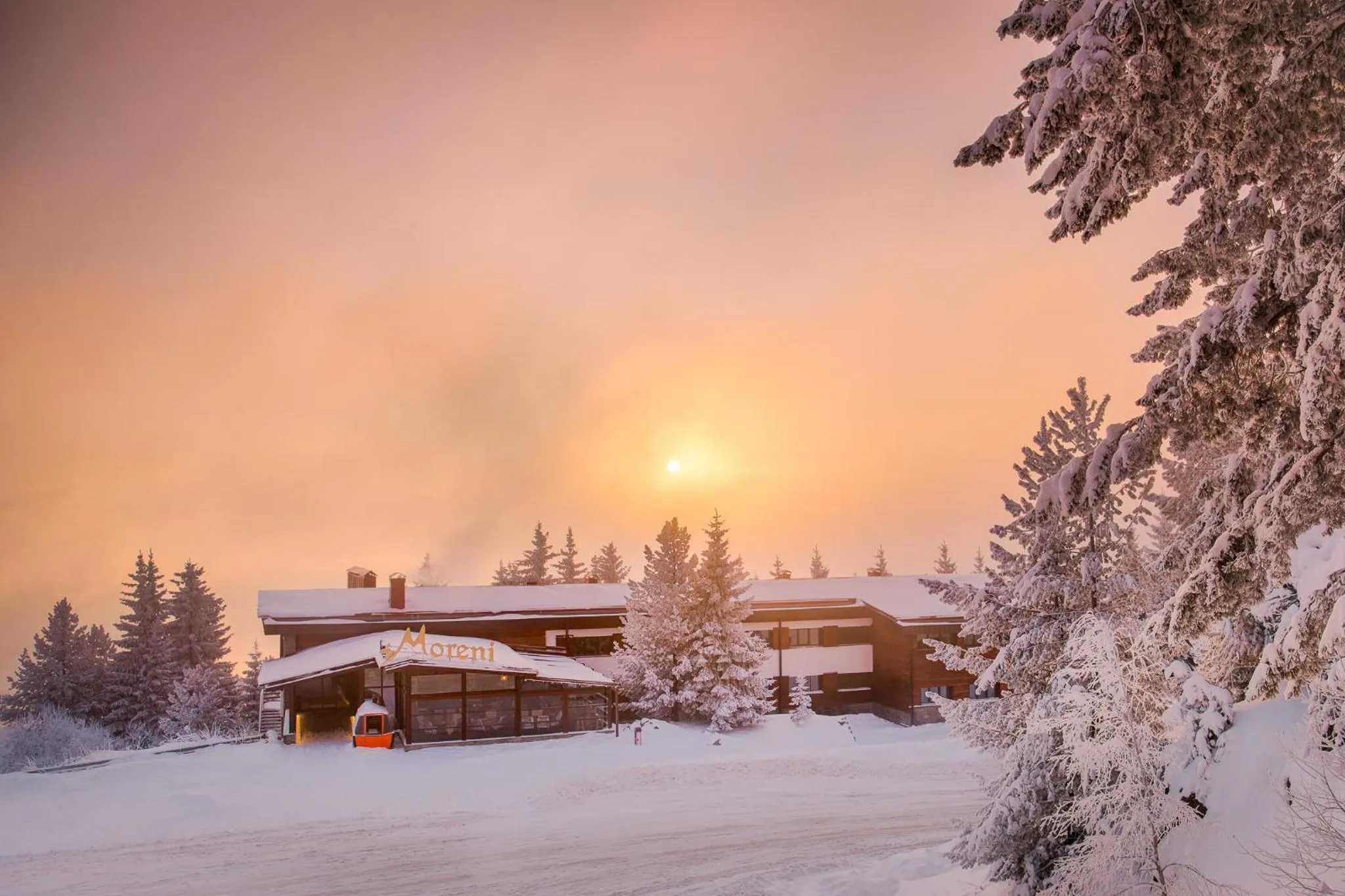 Property building in Hotel and Relax Moreni