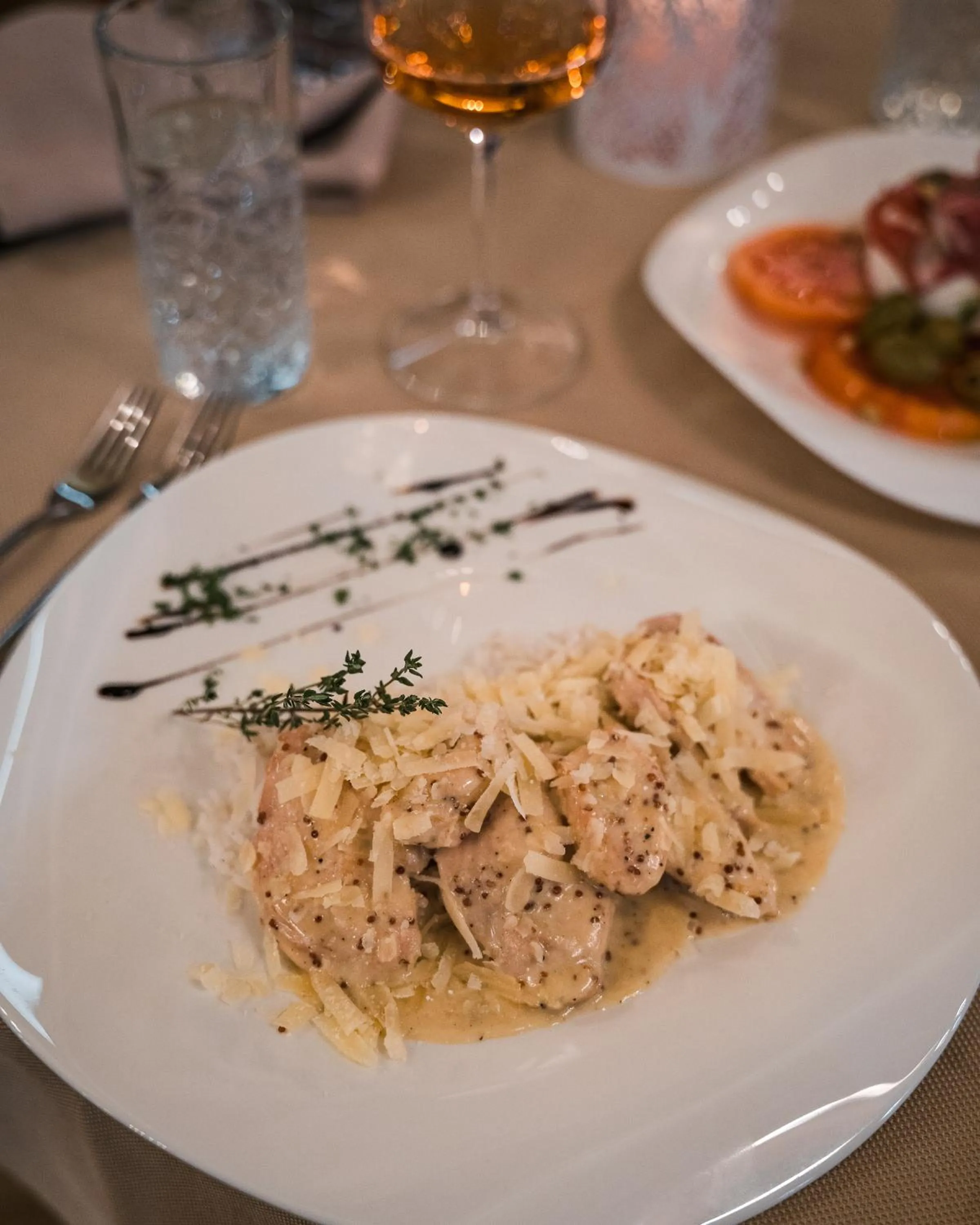 Restaurant/places to eat in Hotel and Relax Moreni