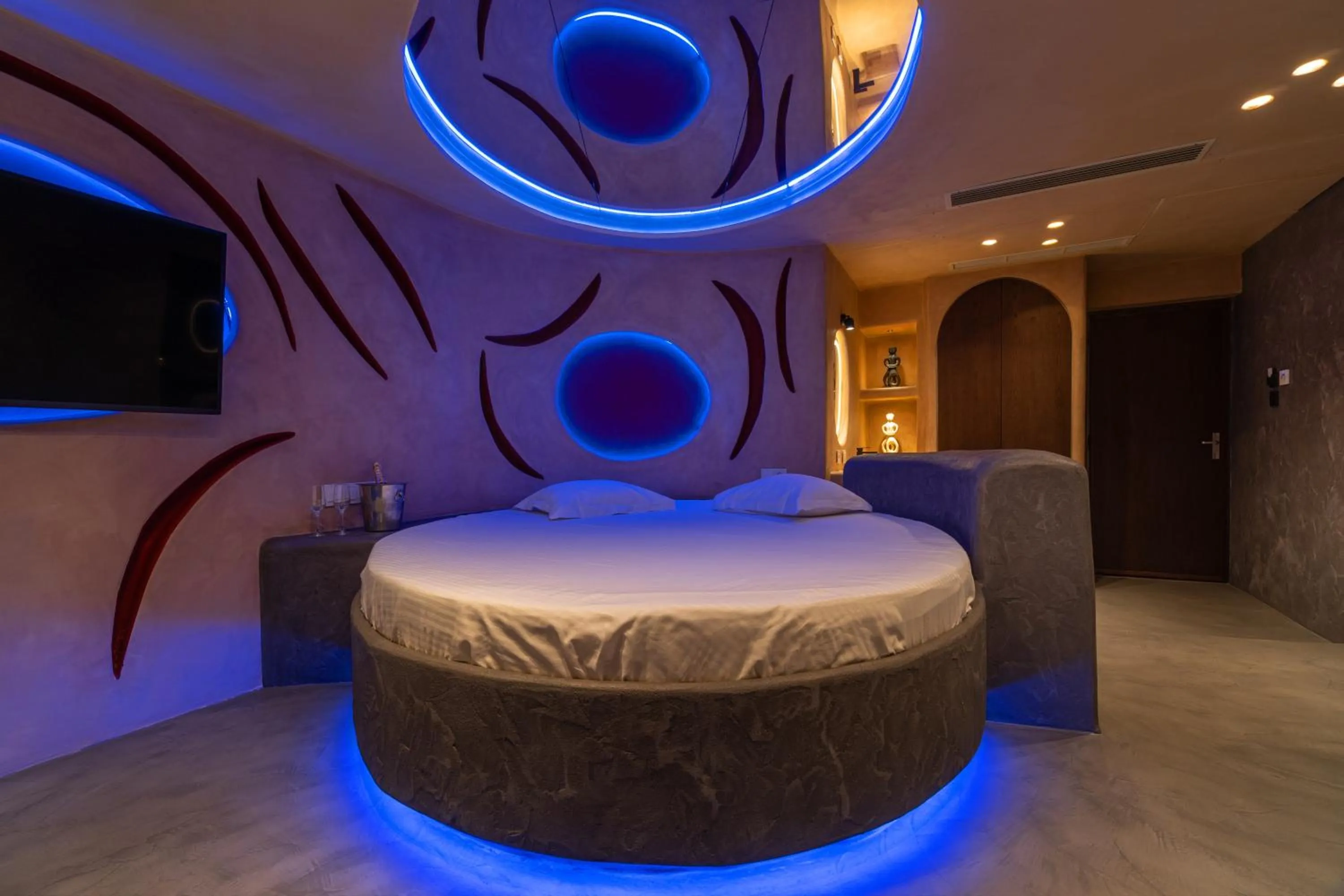 TV and multimedia in ALFA HOTEL