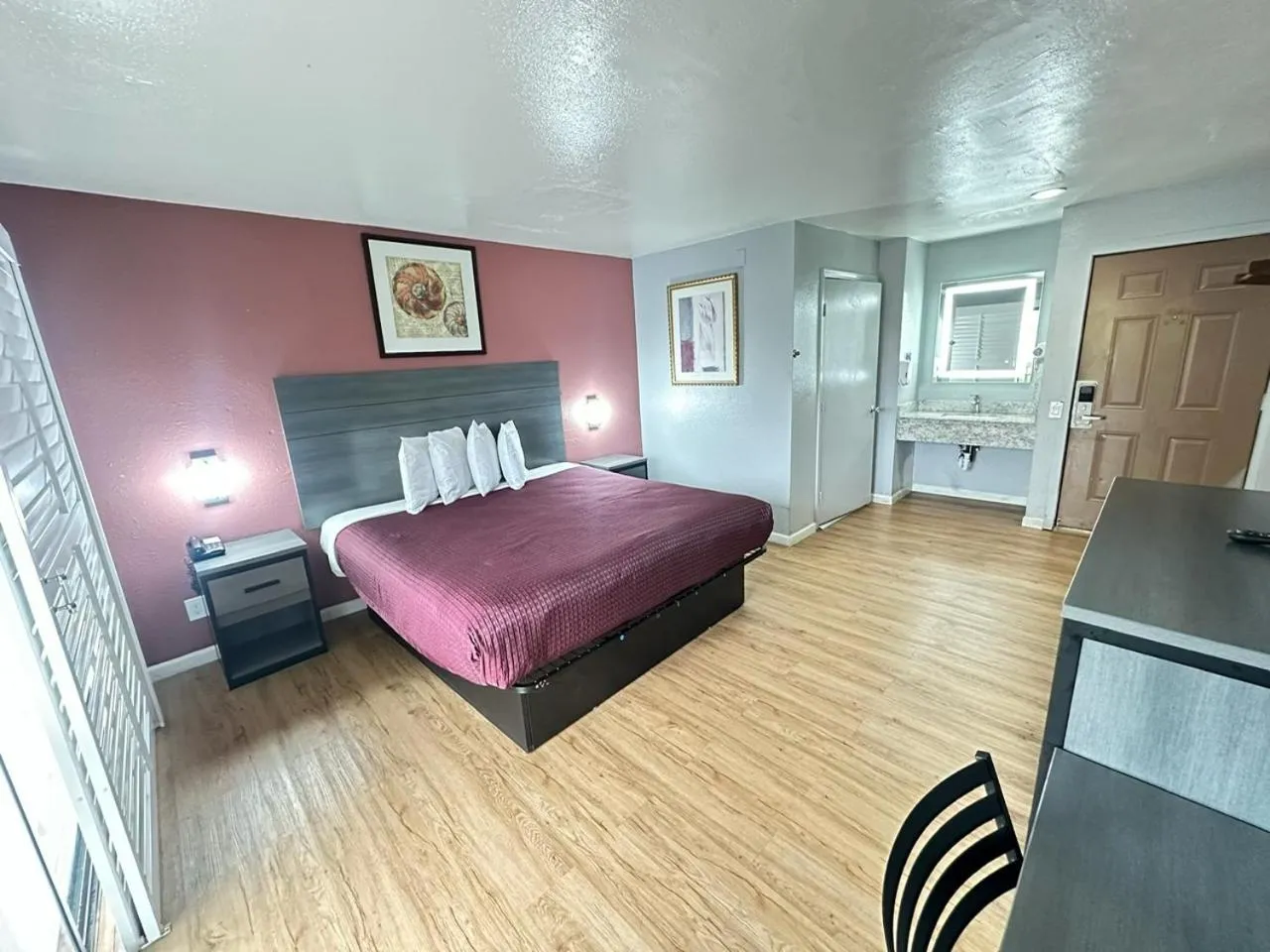 Bed in Ocean Gate Inn