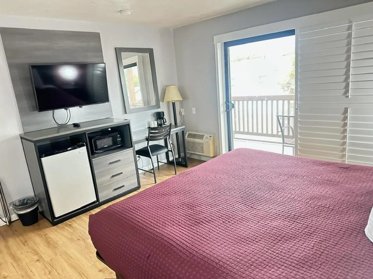 Bed in Ocean Gate Inn