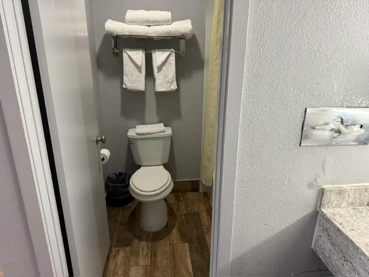 King Room with View in Ocean Gate Inn King Room with View in Ocean Gate Inn