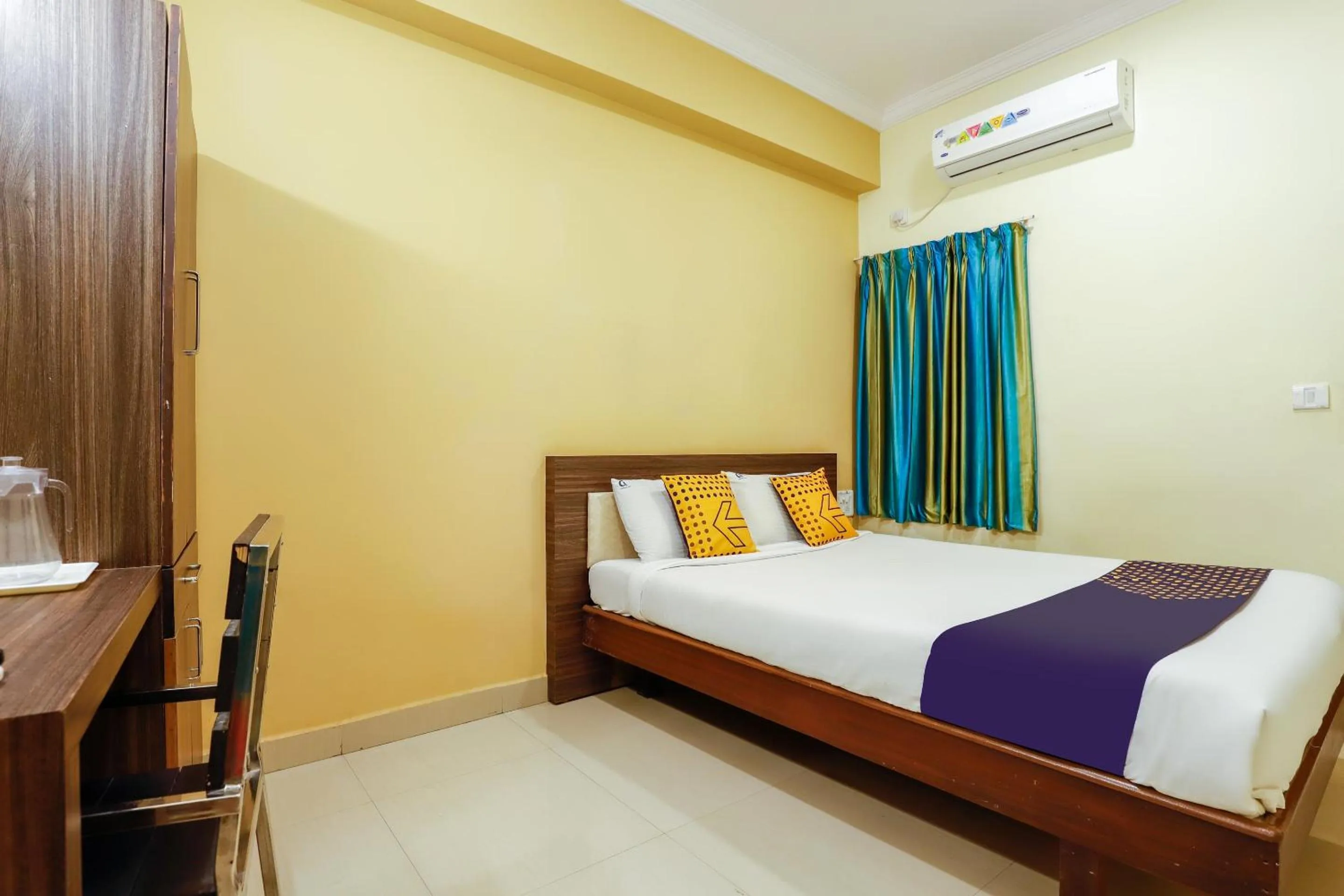 Bedroom, Bed in SPOT ON Central Inn