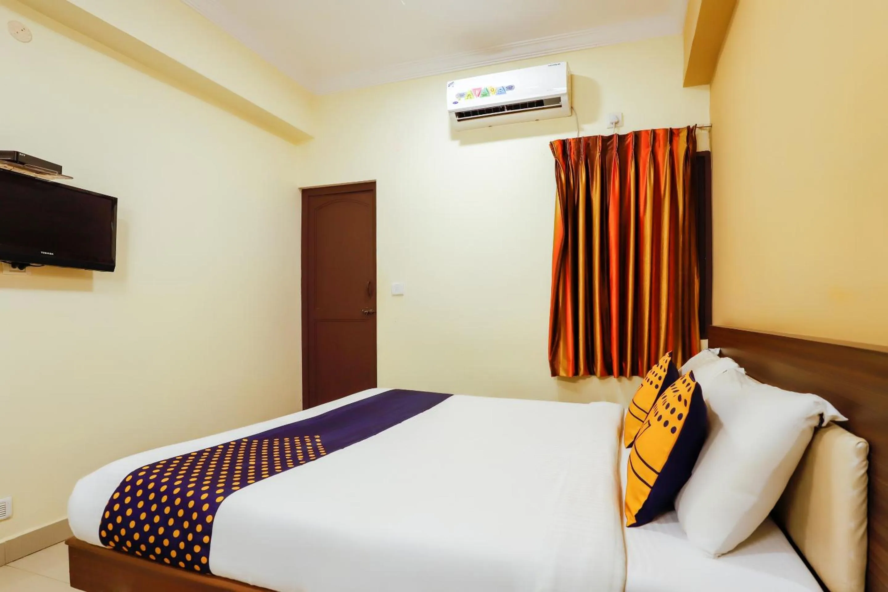 Bedroom, Bed in SPOT ON Central Inn