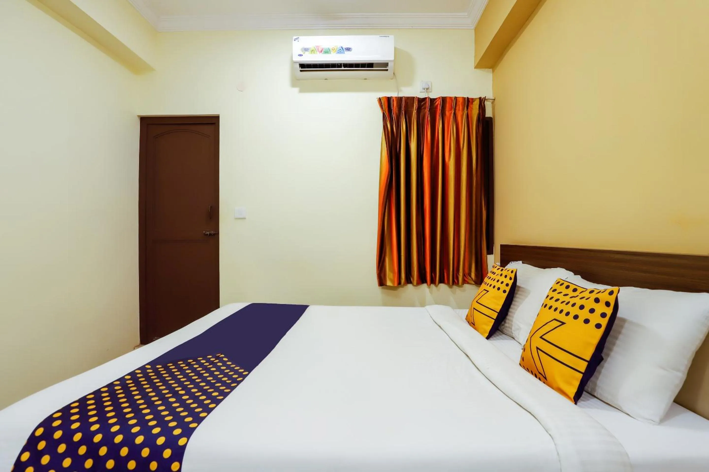 Bedroom, Bed in SPOT ON Central Inn