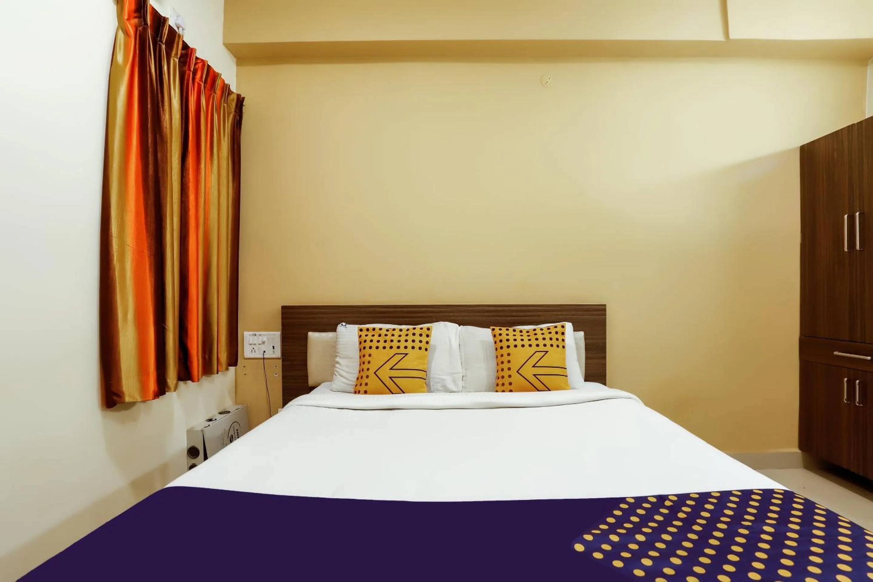 Bedroom, Bed in SPOT ON Central Inn