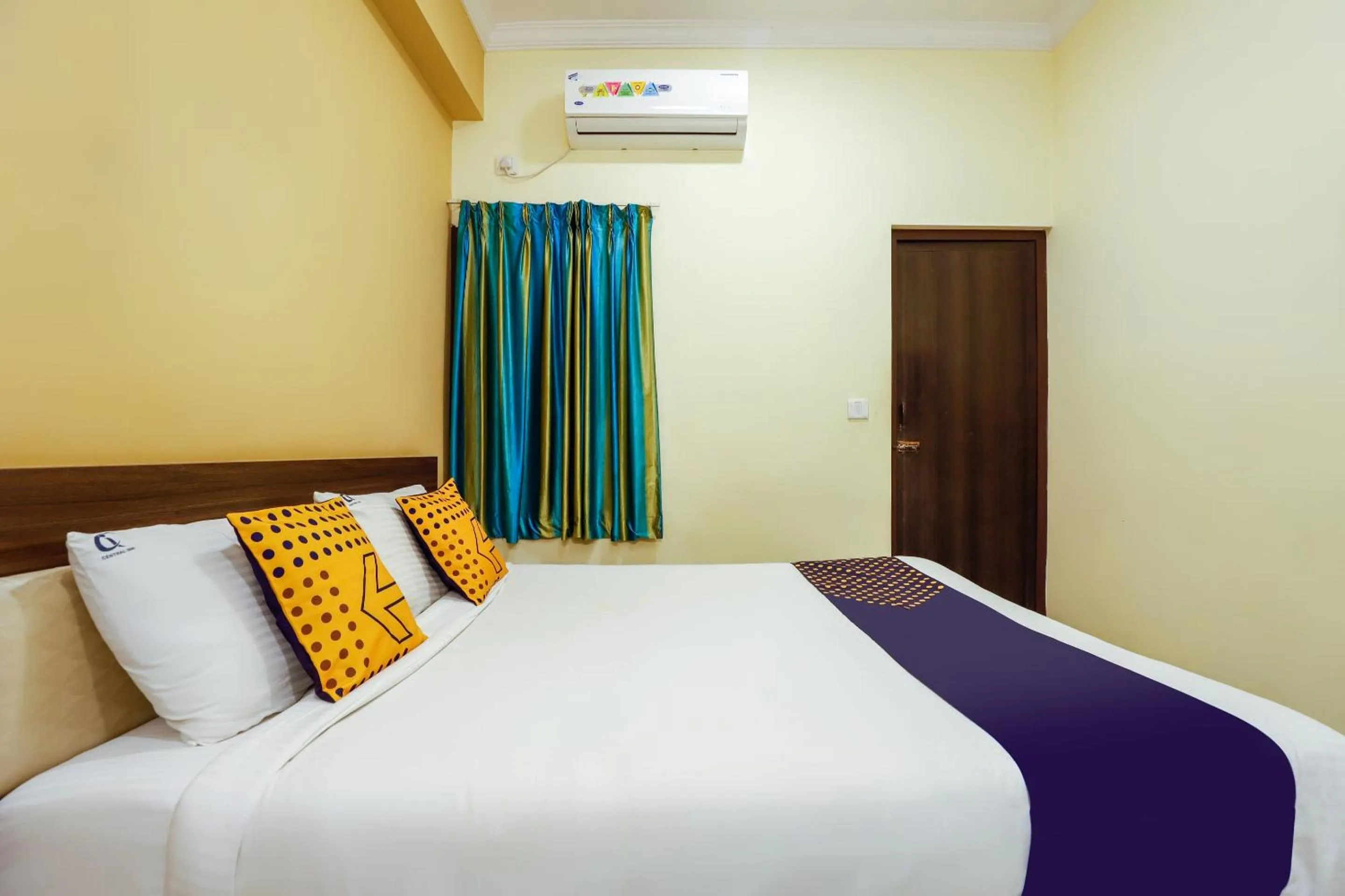 Bedroom, Bed in SPOT ON Central Inn