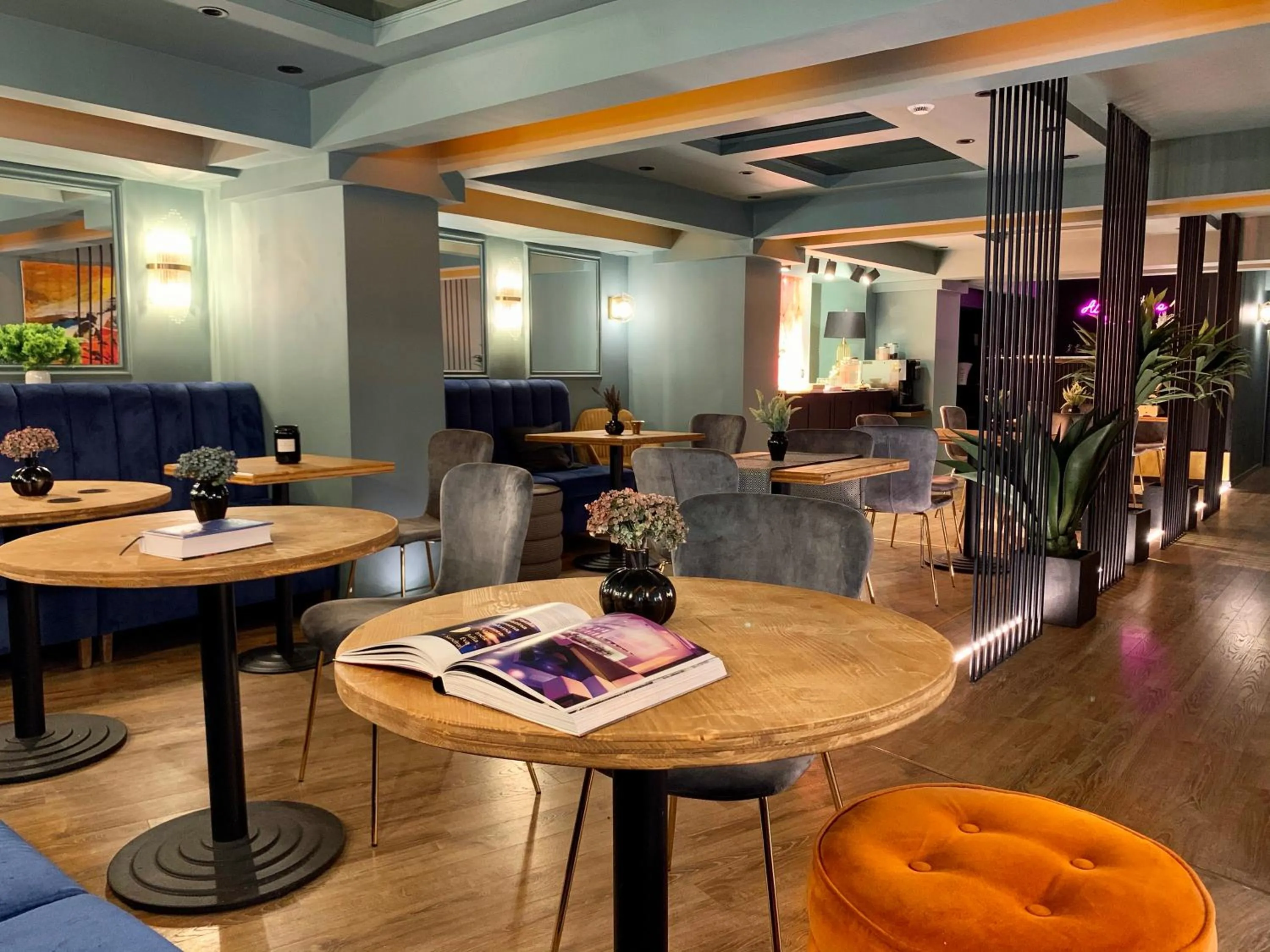 Restaurant/places to eat in JN Boutique Hotel