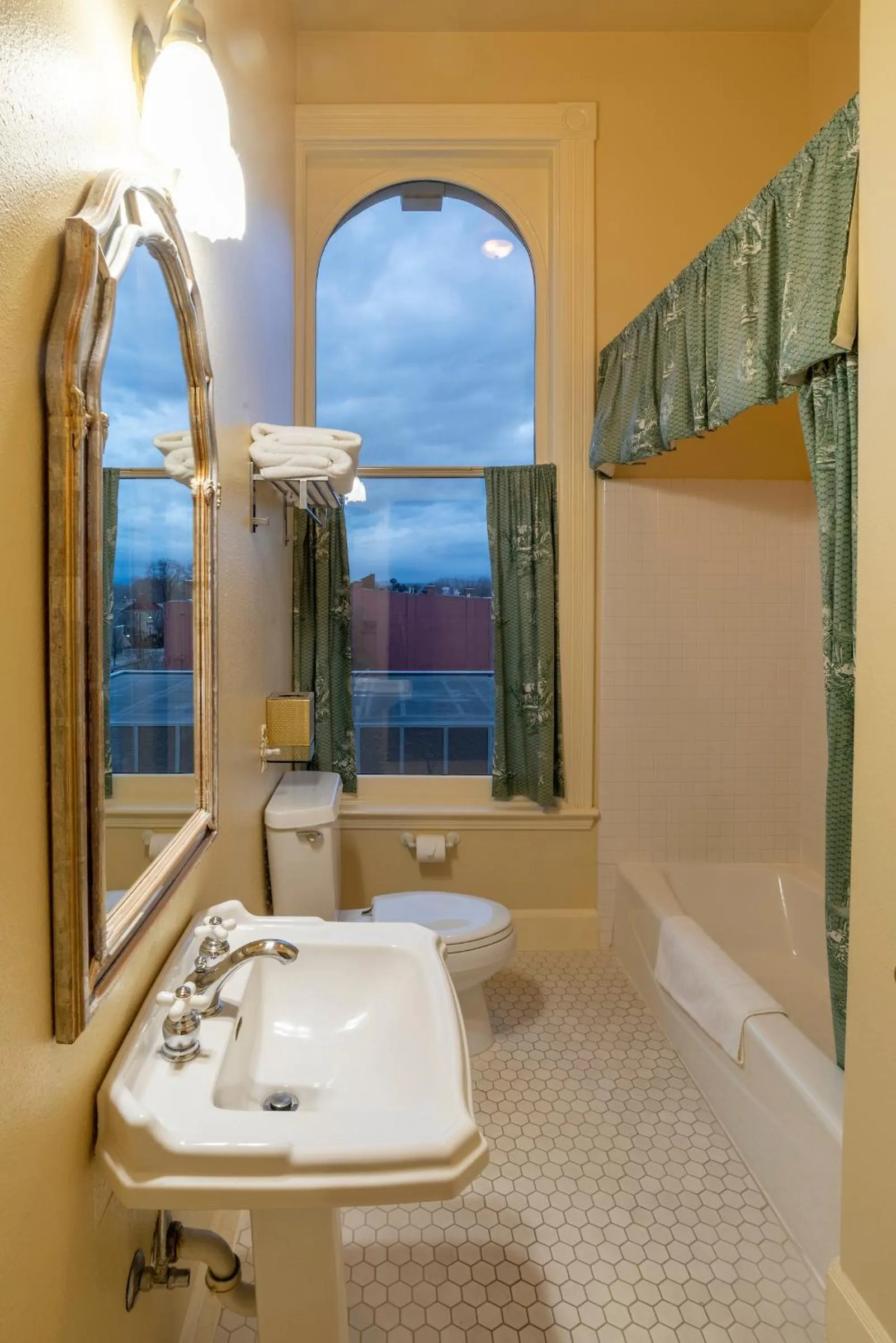 Bathroom in Geiser Grand Hotel