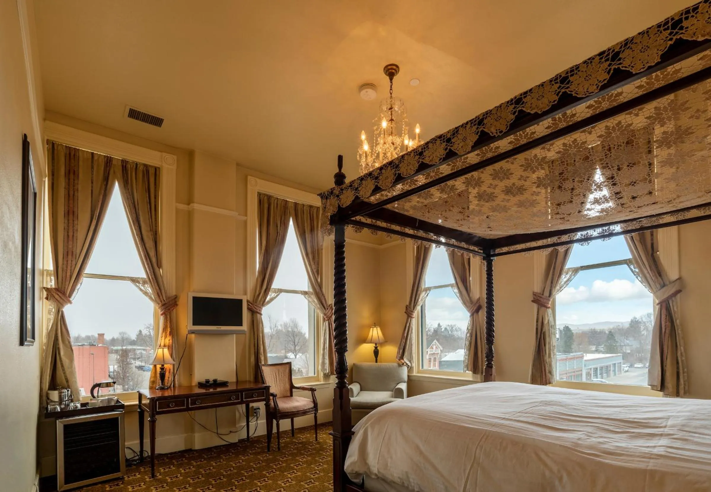 Bed in Geiser Grand Hotel