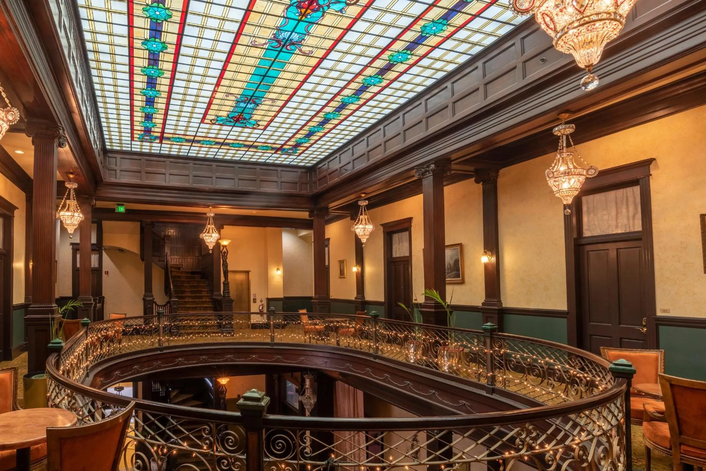 Restaurant/places to eat in Geiser Grand Hotel