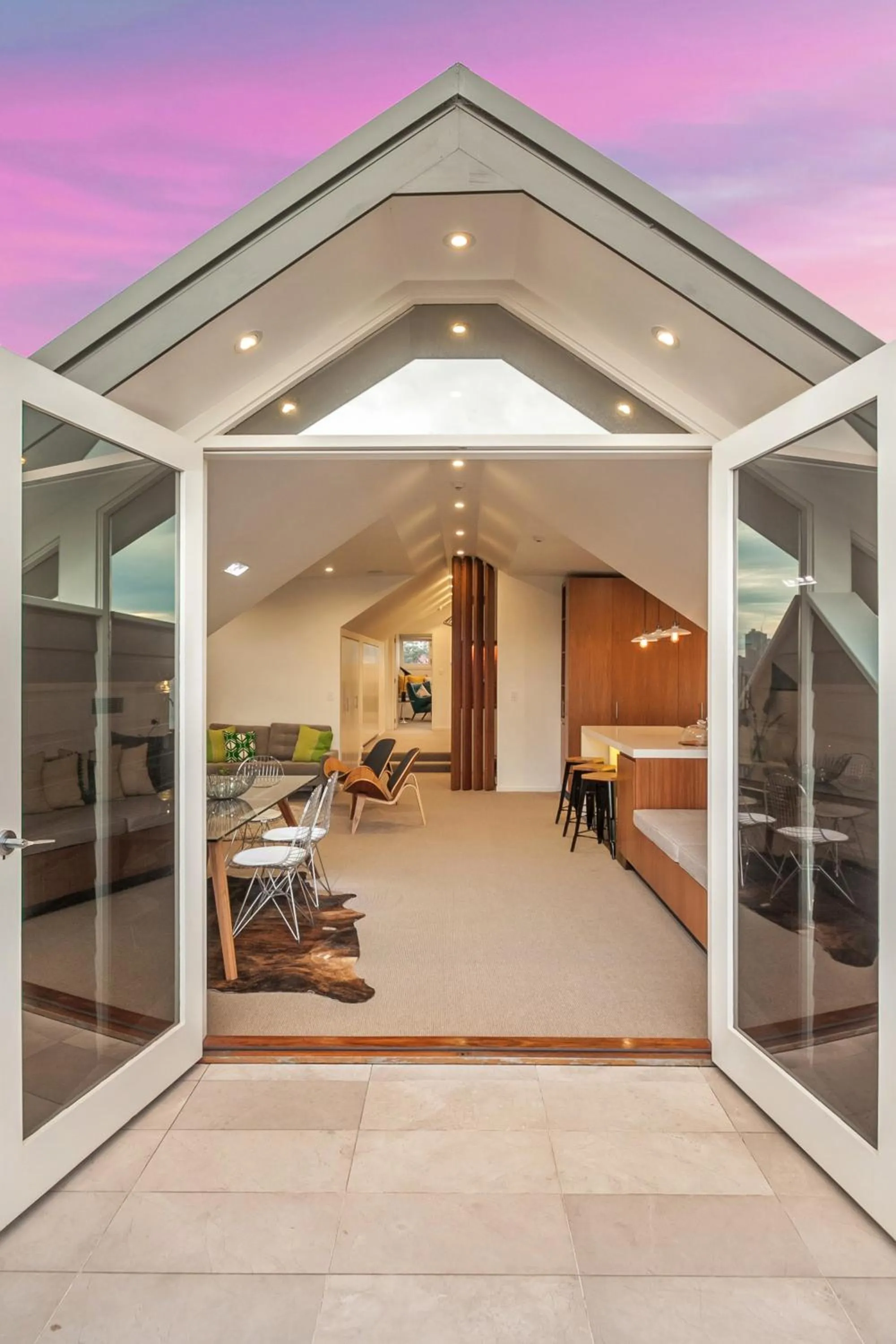 Living room in Cremorne Point Manor