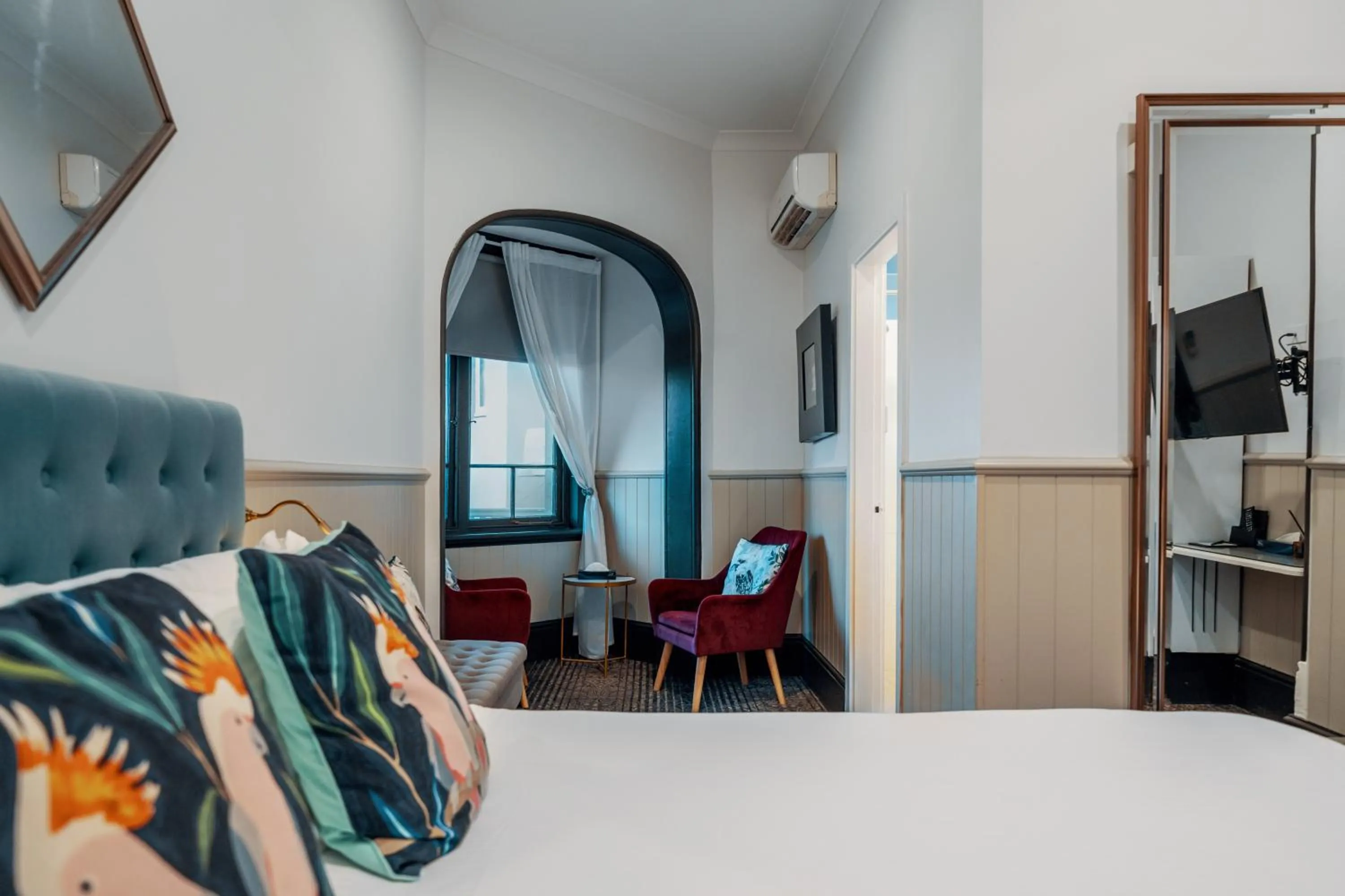 Bed in Cremorne Point Manor