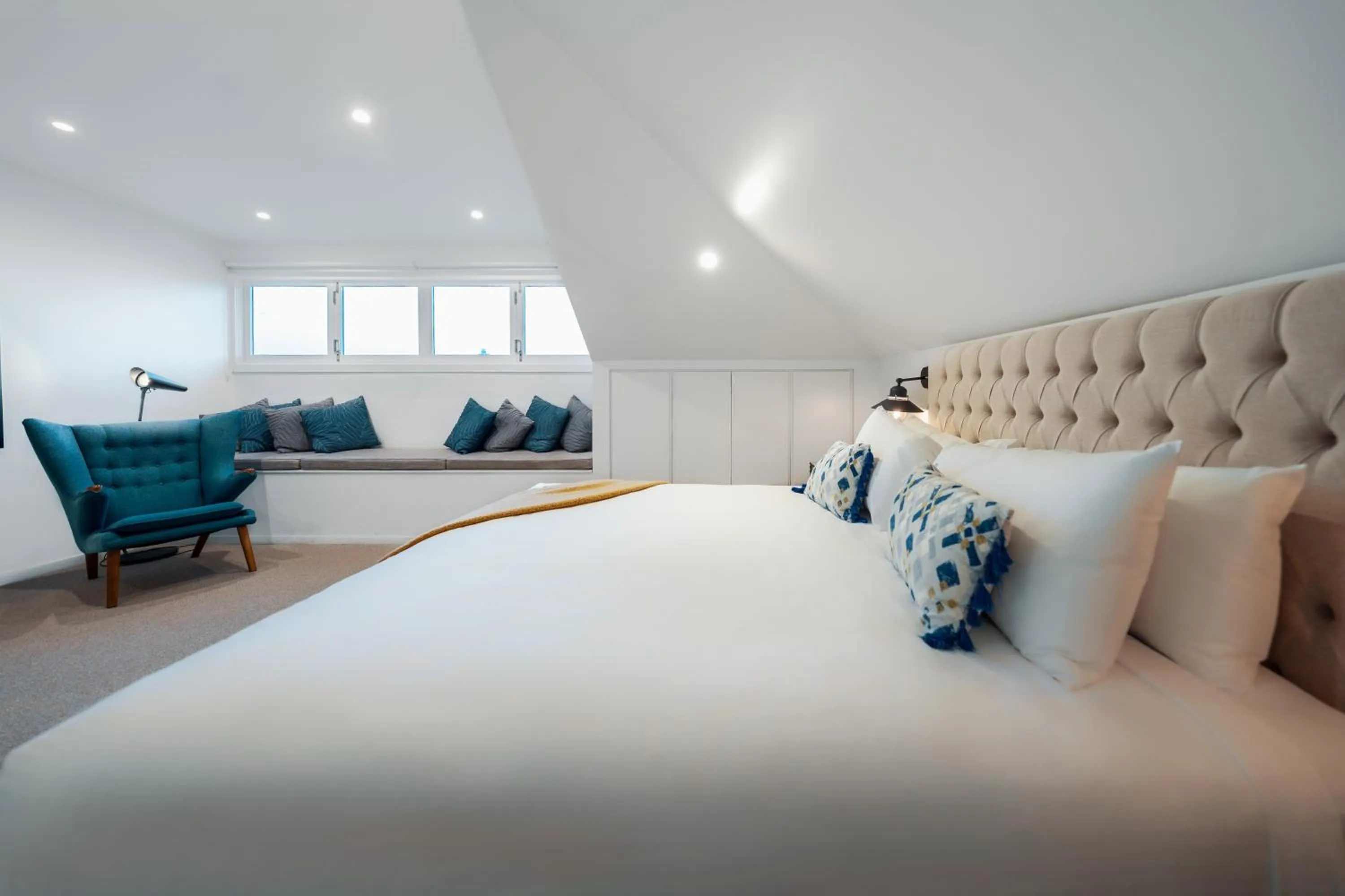 Bed in Cremorne Point Manor