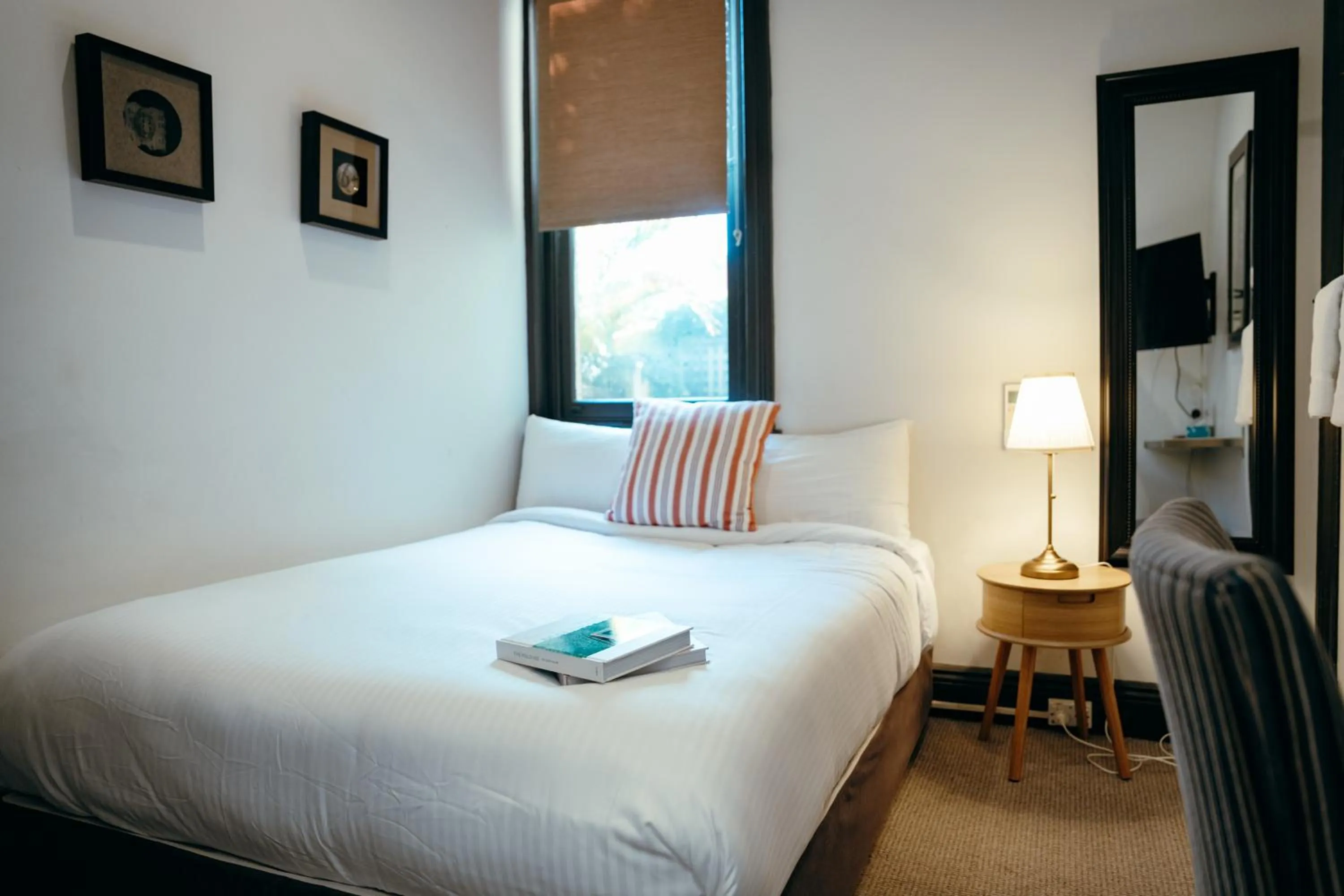 Bed in Cremorne Point Manor