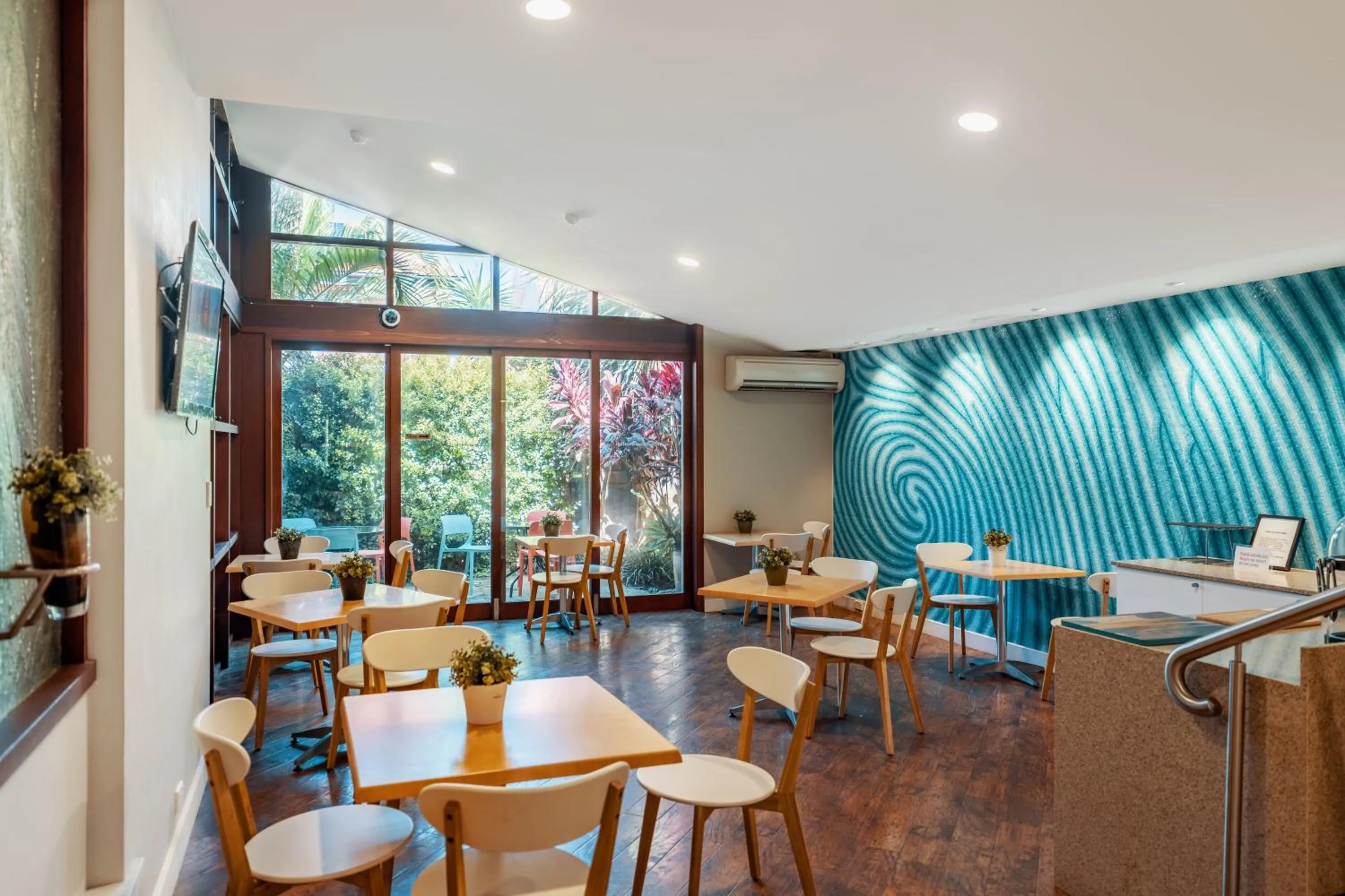 Breakfast in Cremorne Point Manor