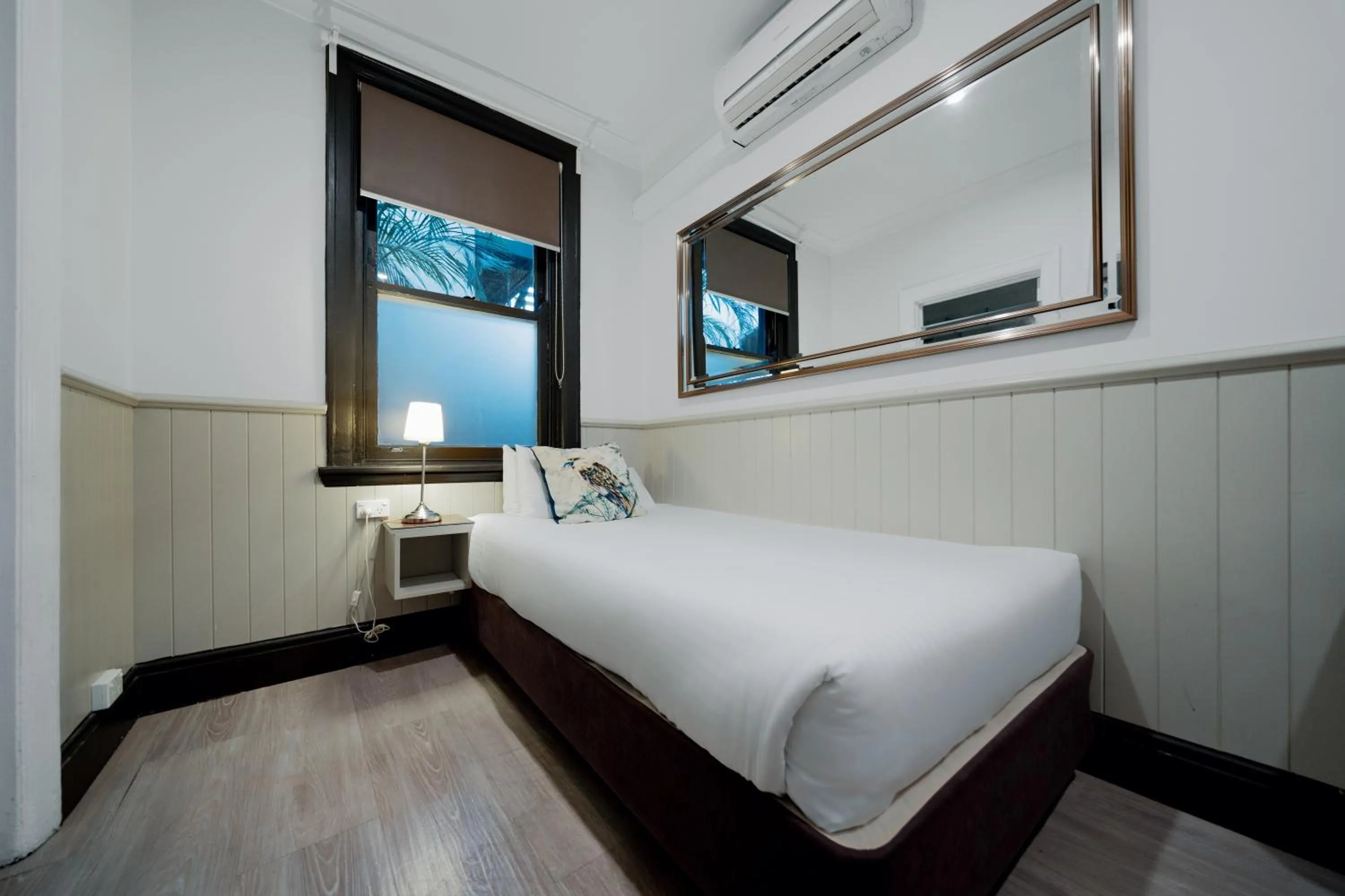 Bed in Cremorne Point Manor