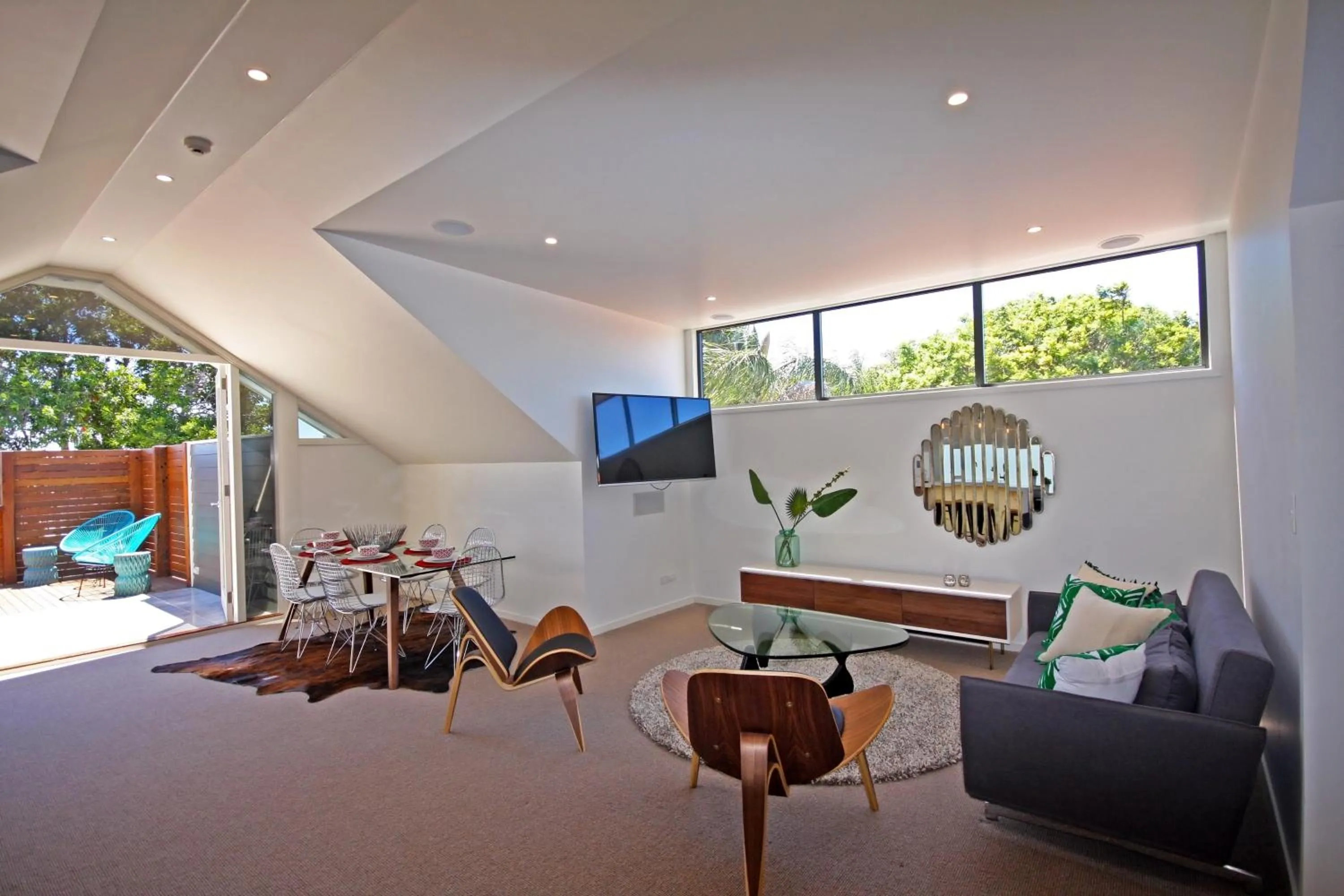 Living room in Cremorne Point Manor