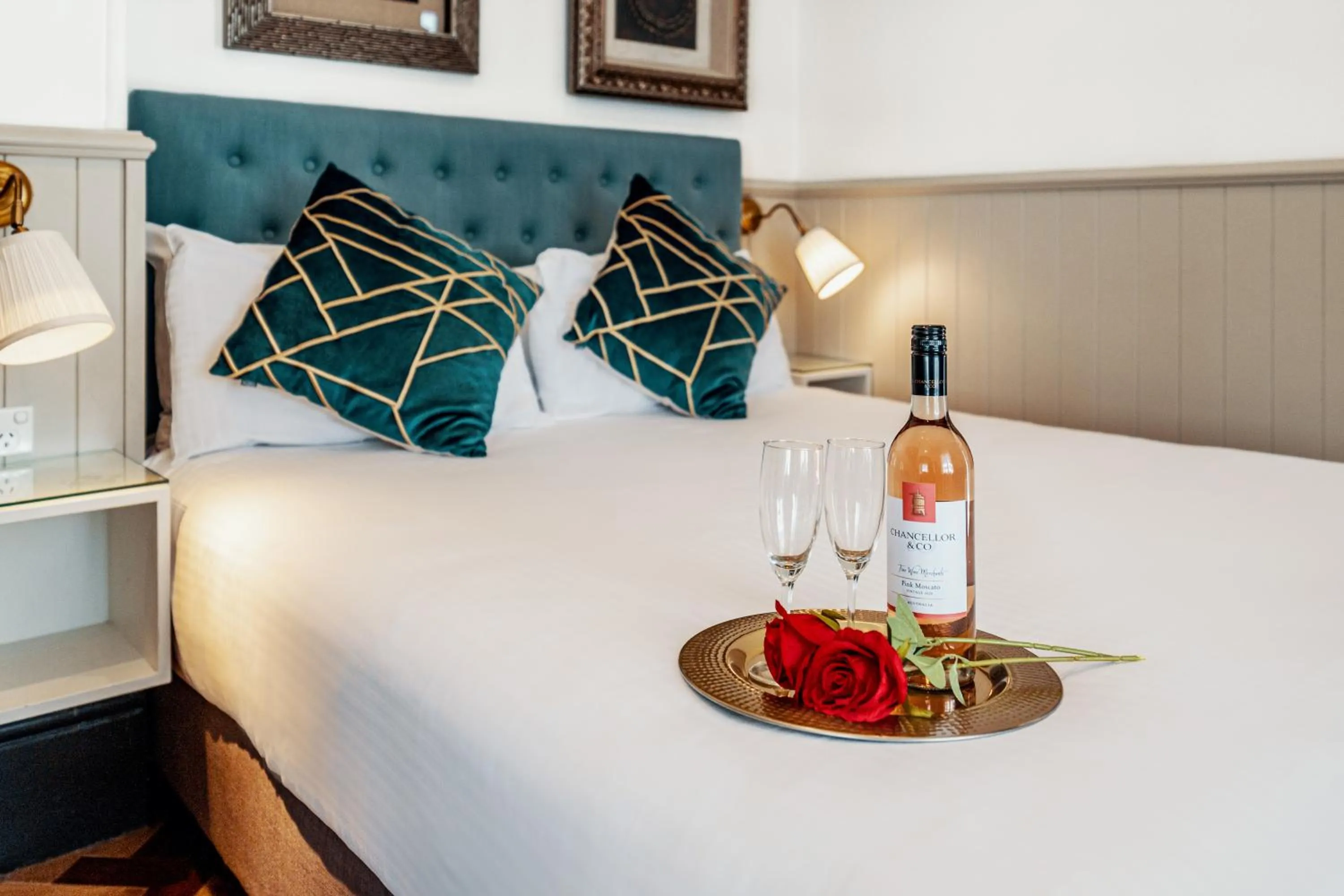 Bed in Cremorne Point Manor