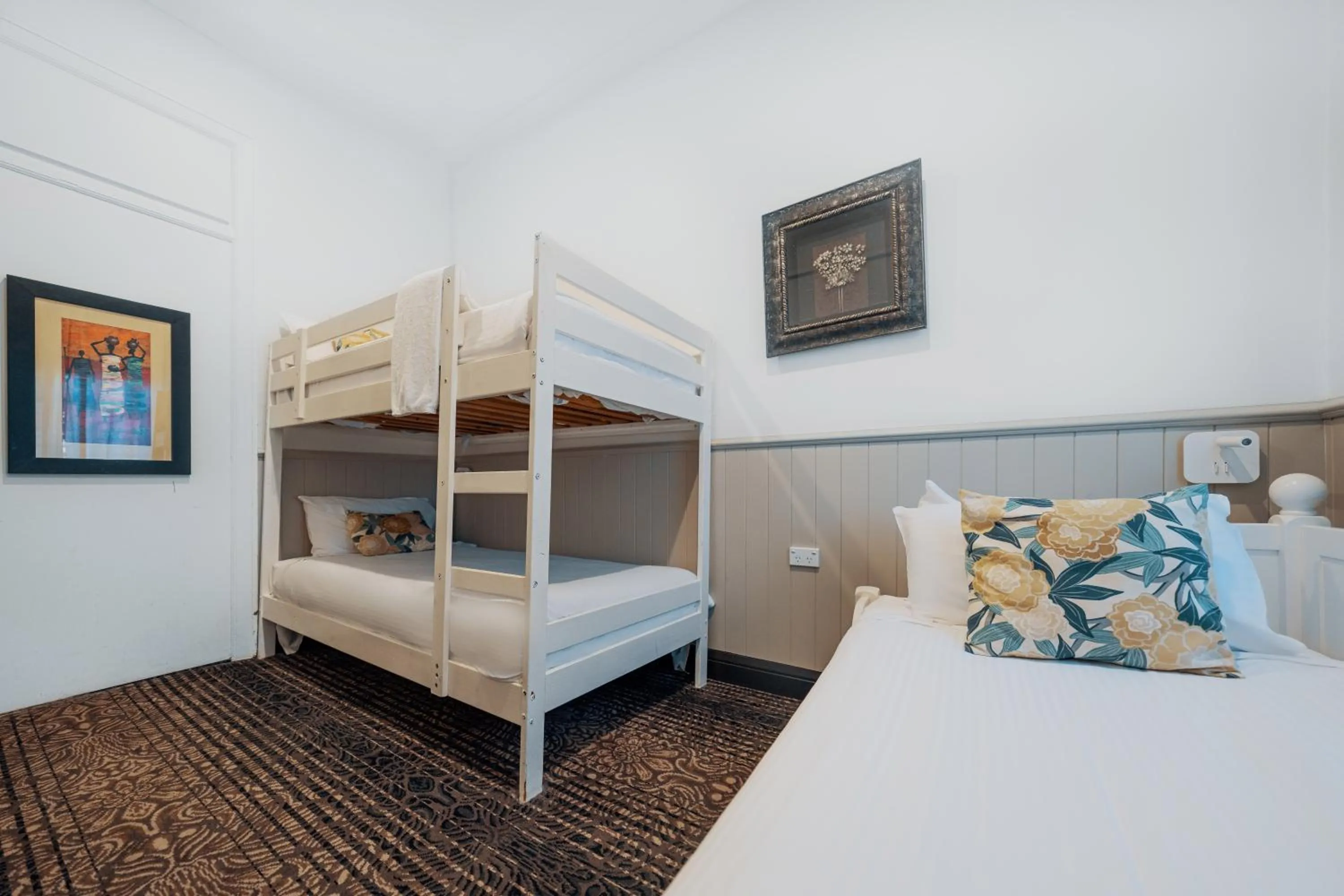 Bed in Cremorne Point Manor