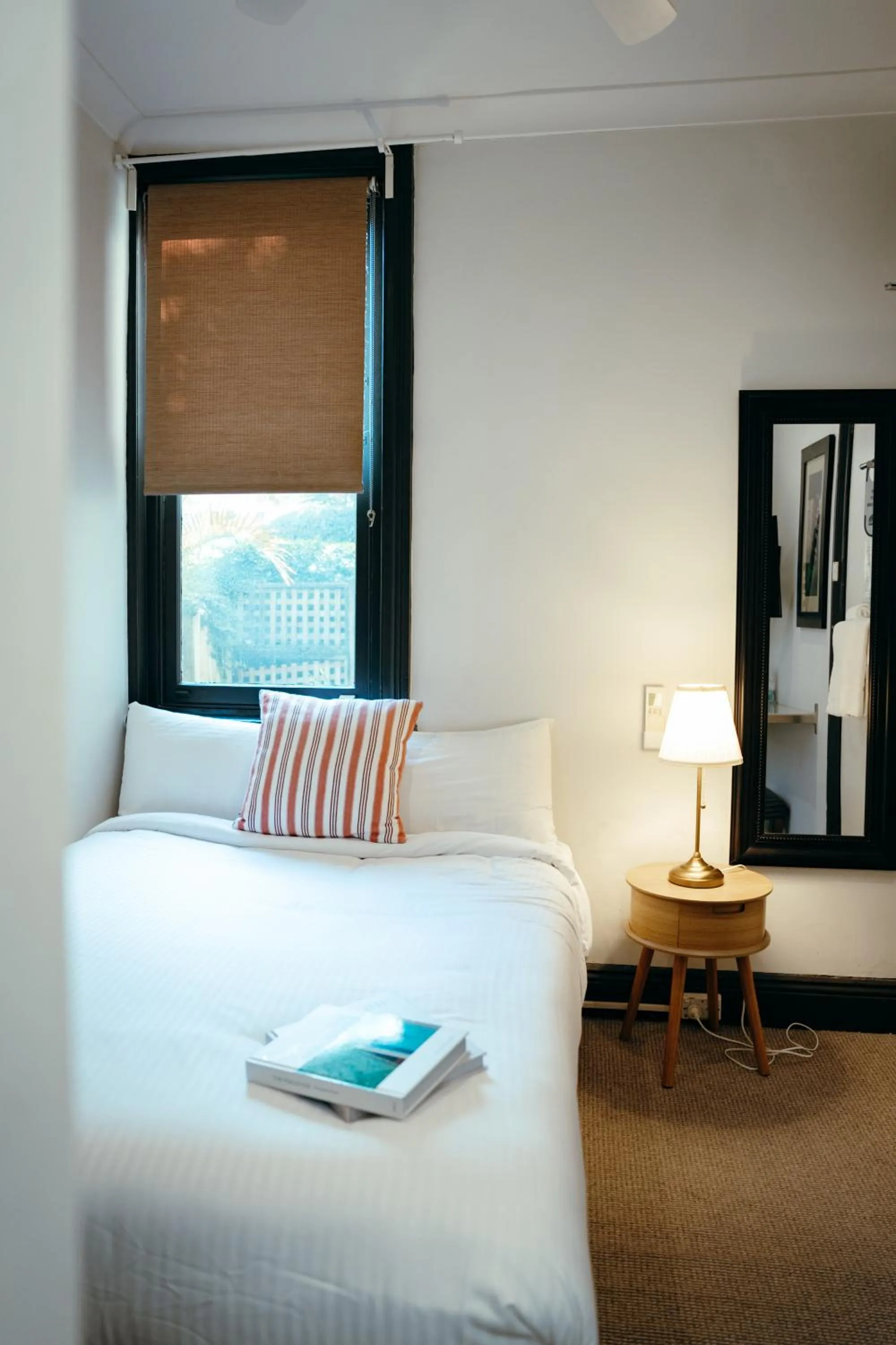 Bed in Cremorne Point Manor