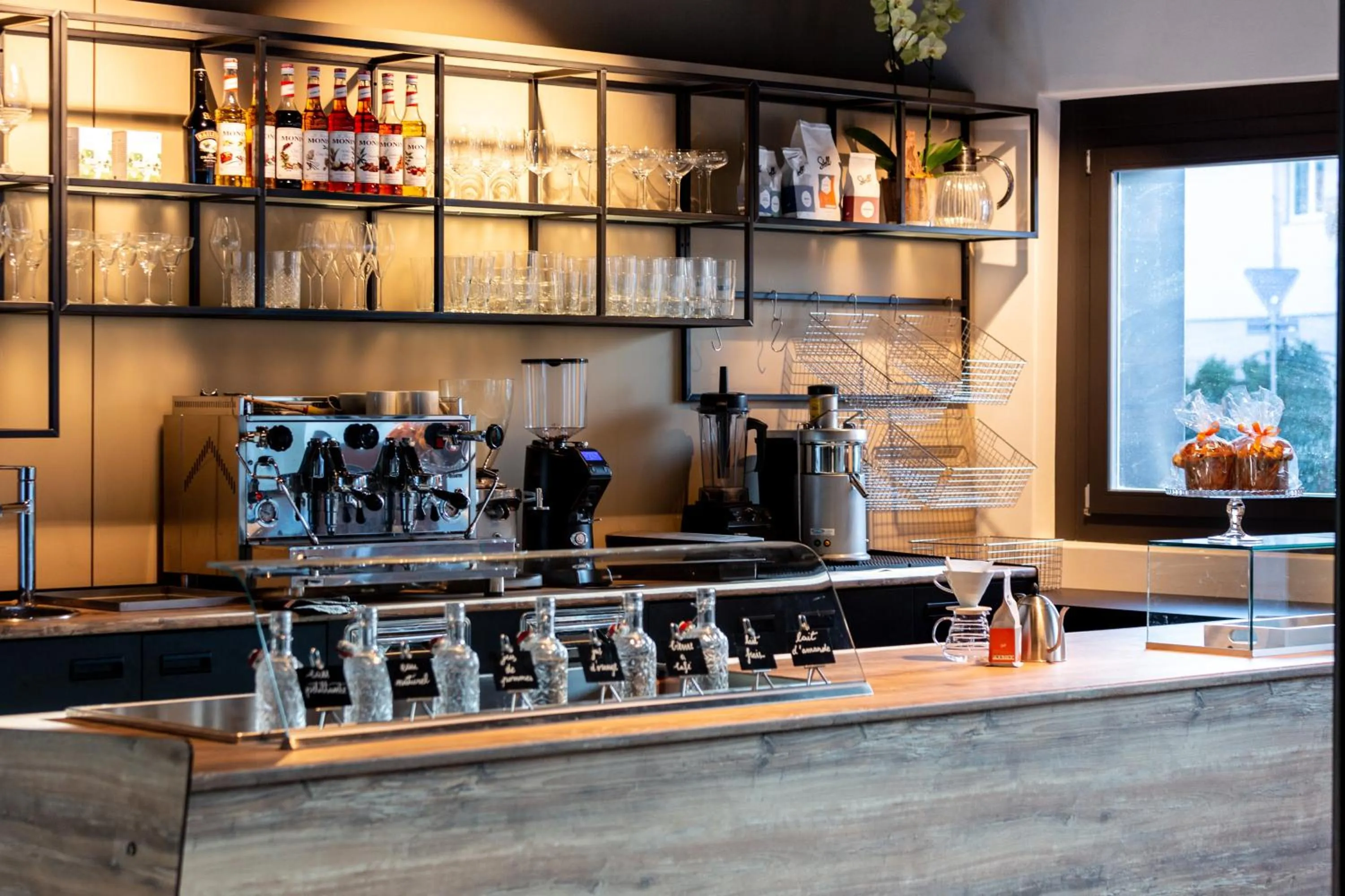 Lounge or bar in Hotel de l’Ours Preles