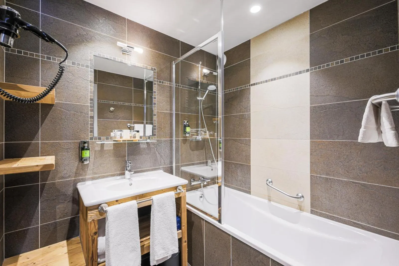 Bathroom in Hôtel et Spa les Clarines