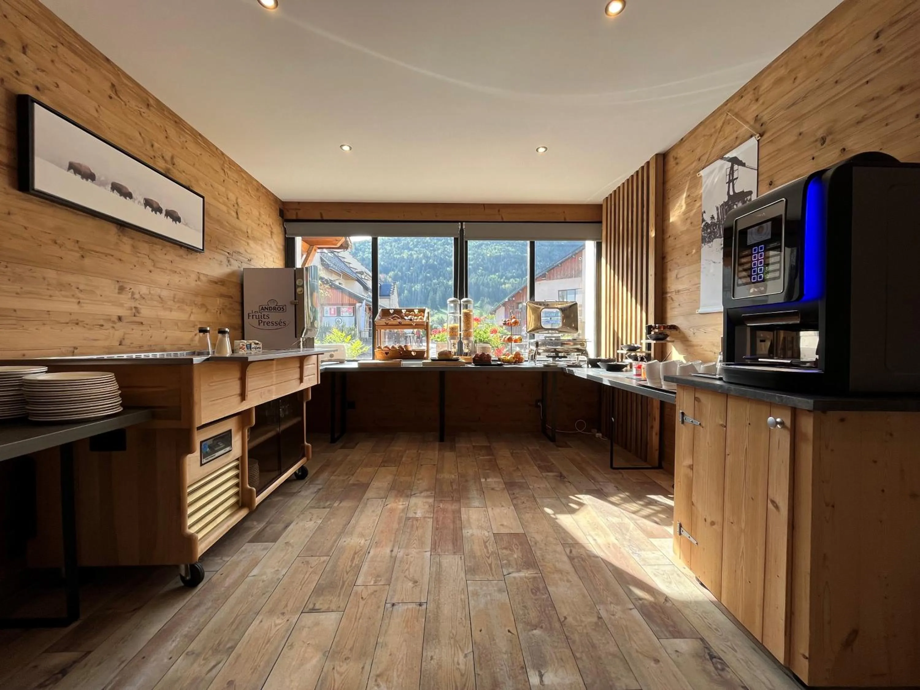 Breakfast, Kitchen/Kitchenette in Hôtel et Spa les Clarines