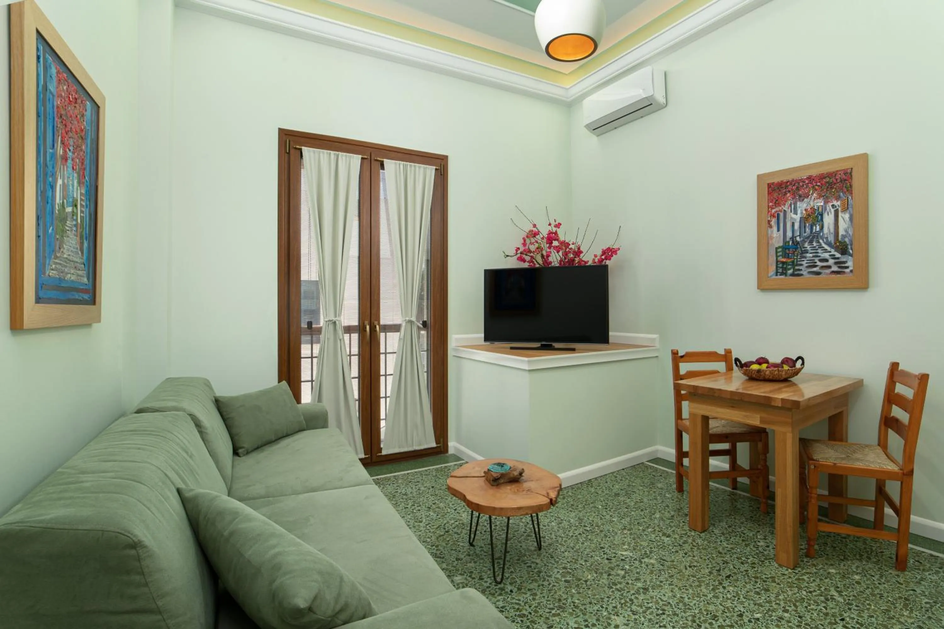 TV and multimedia in Andros 4 All Seasons Villas & Suites