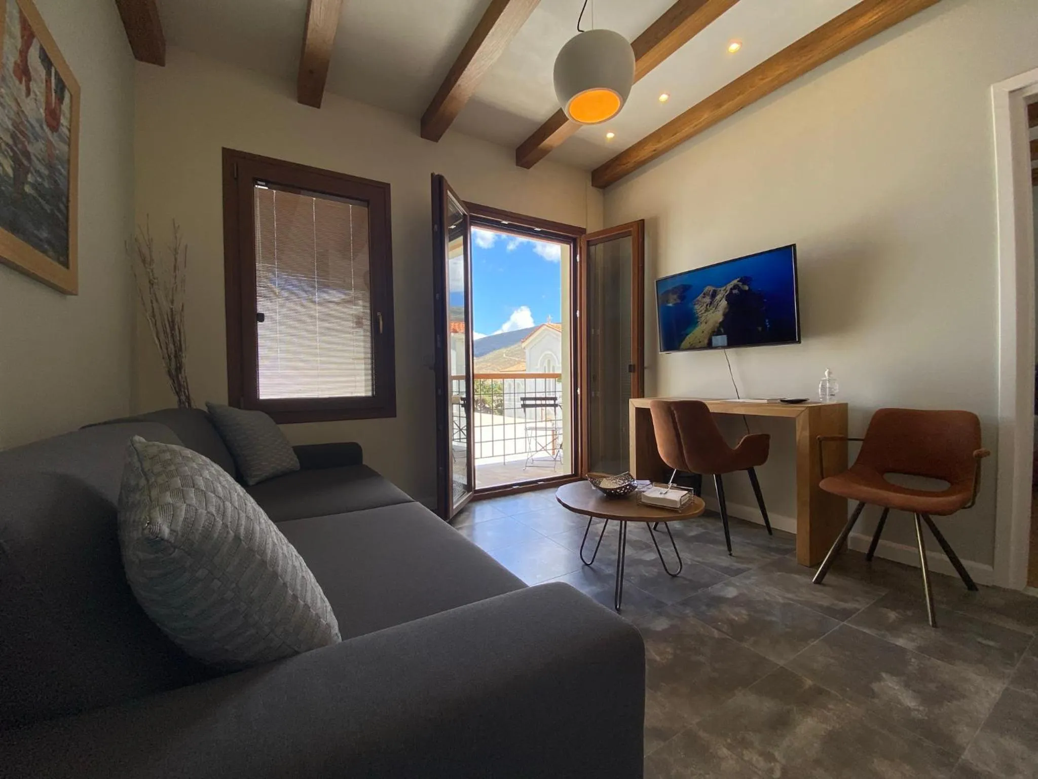 TV and multimedia in Andros 4 All Seasons Villas & Suites