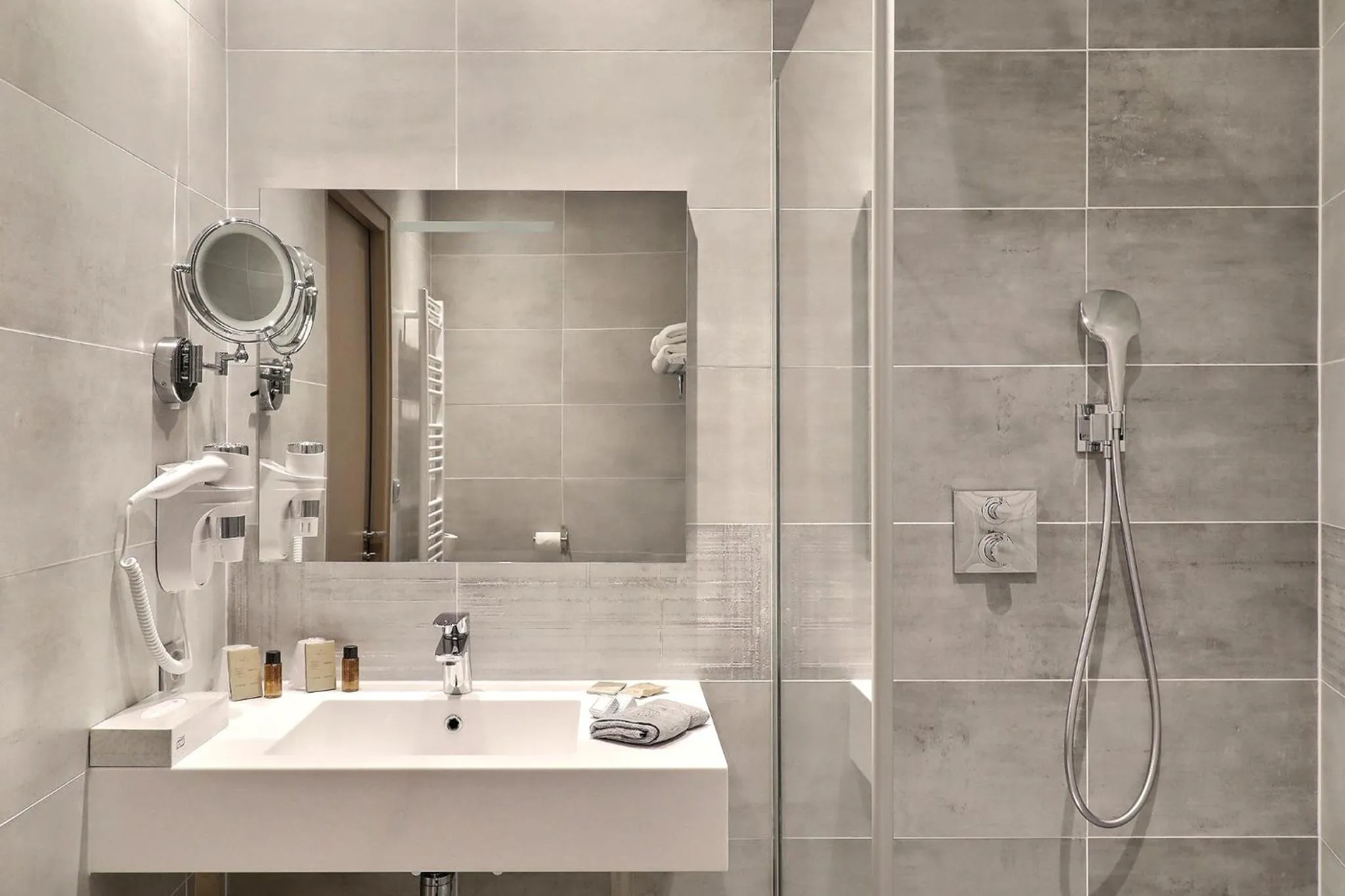 Bathroom in Grand Hôtel des Bains SPA