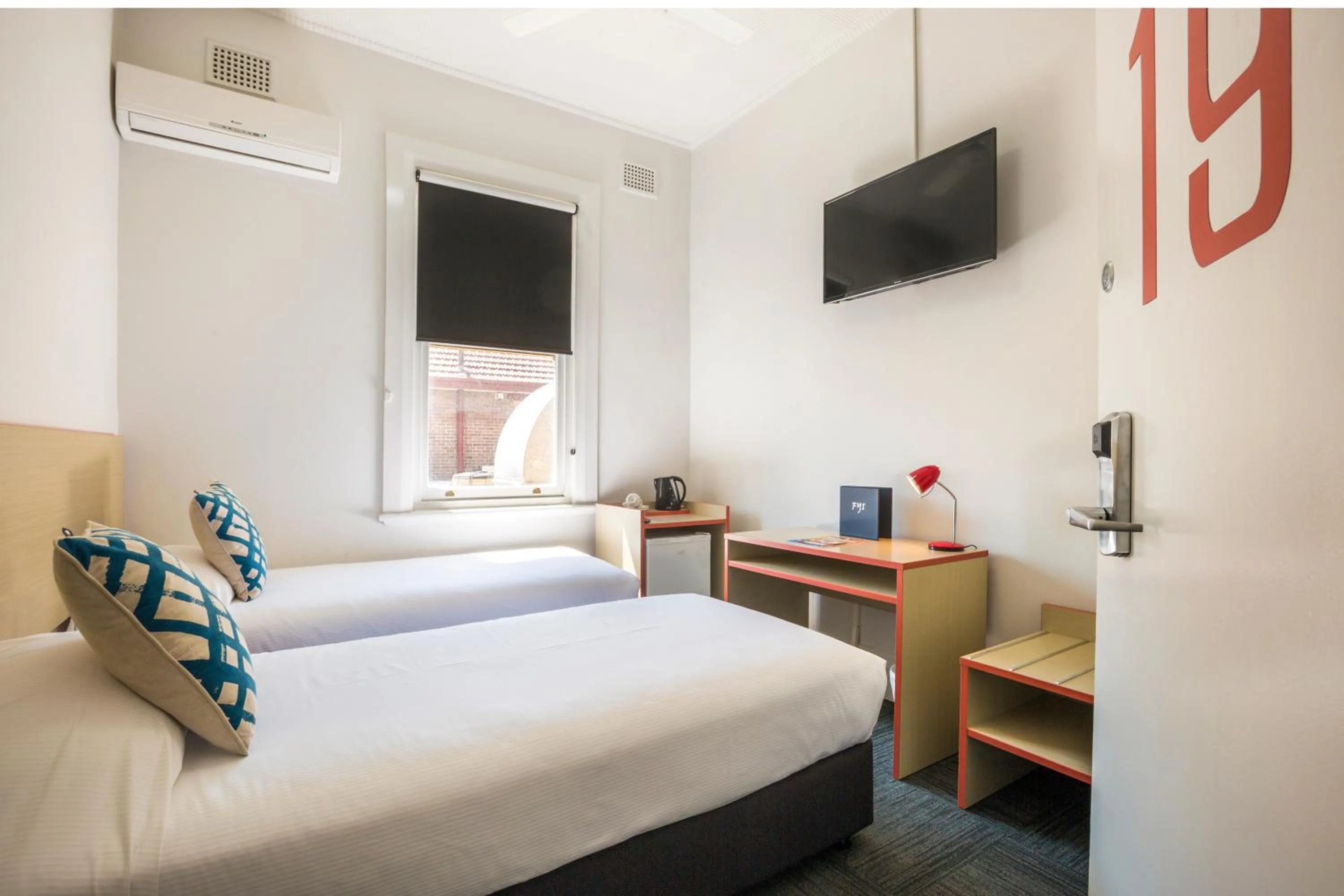 Photo of the whole room, Bed in Melton Hotel Auburn