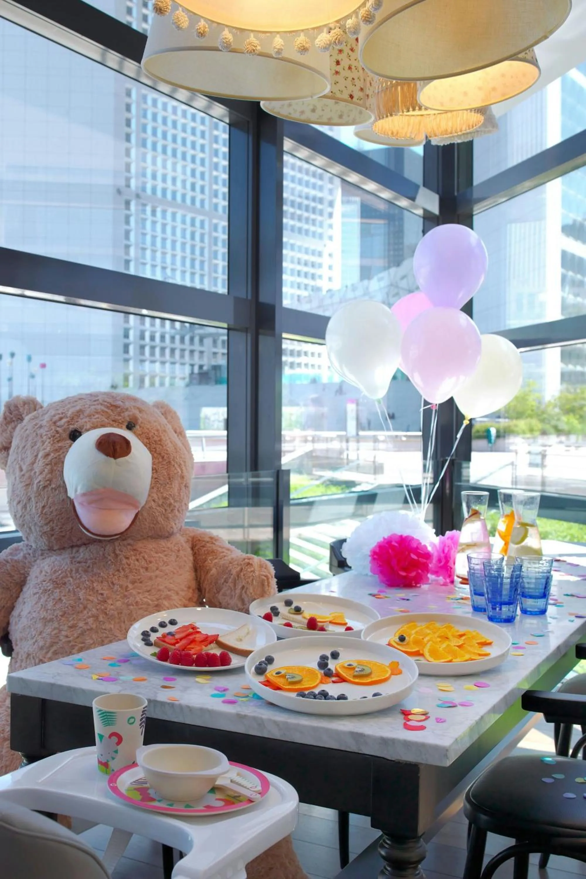 Restaurant/places to eat in Renaissance Paris La Defense Hotel