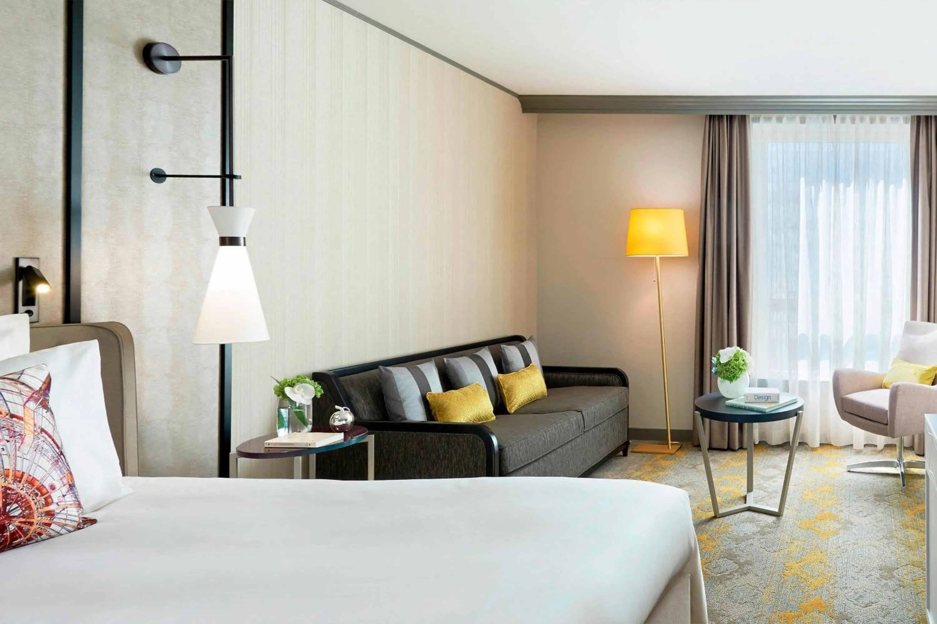 Photo of the whole room, Bed in Renaissance Paris La Defense Hotel