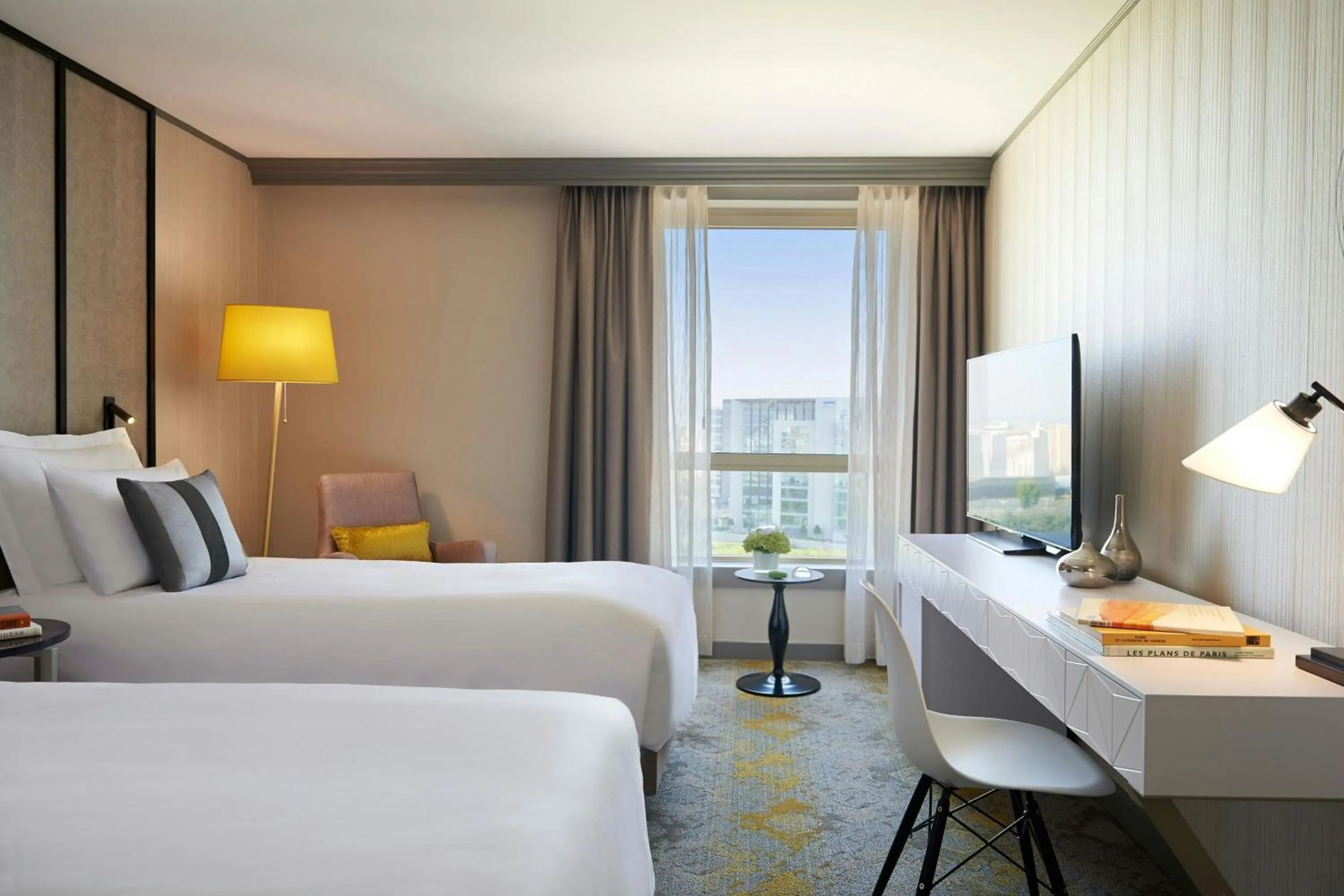 Photo of the whole room, Bed in Renaissance Paris La Defense Hotel