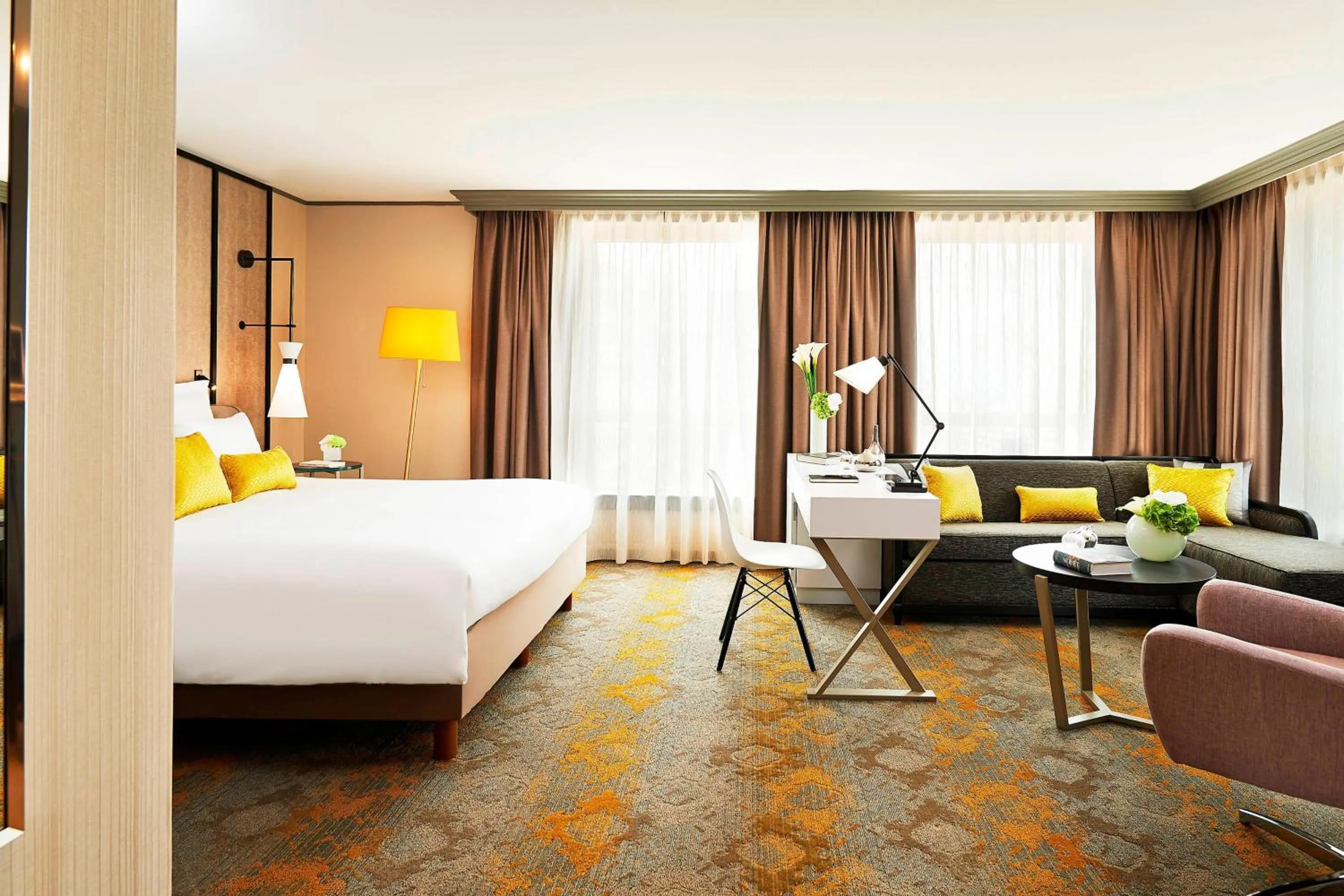 Photo of the whole room, Bed in Renaissance Paris La Defense Hotel