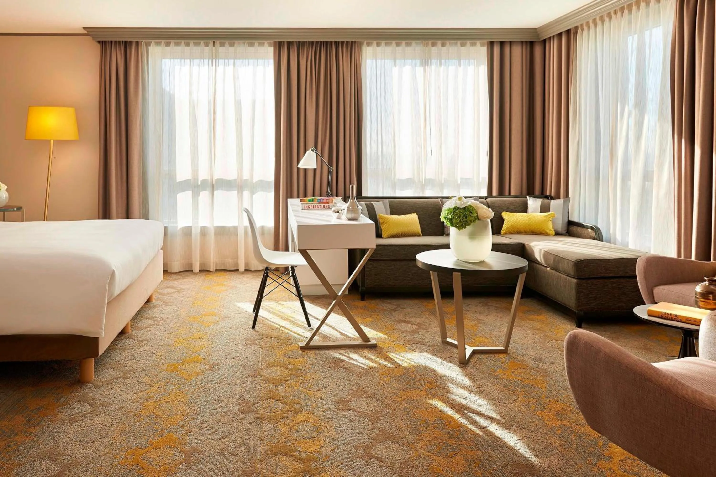 Photo of the whole room, Bed in Renaissance Paris La Defense Hotel