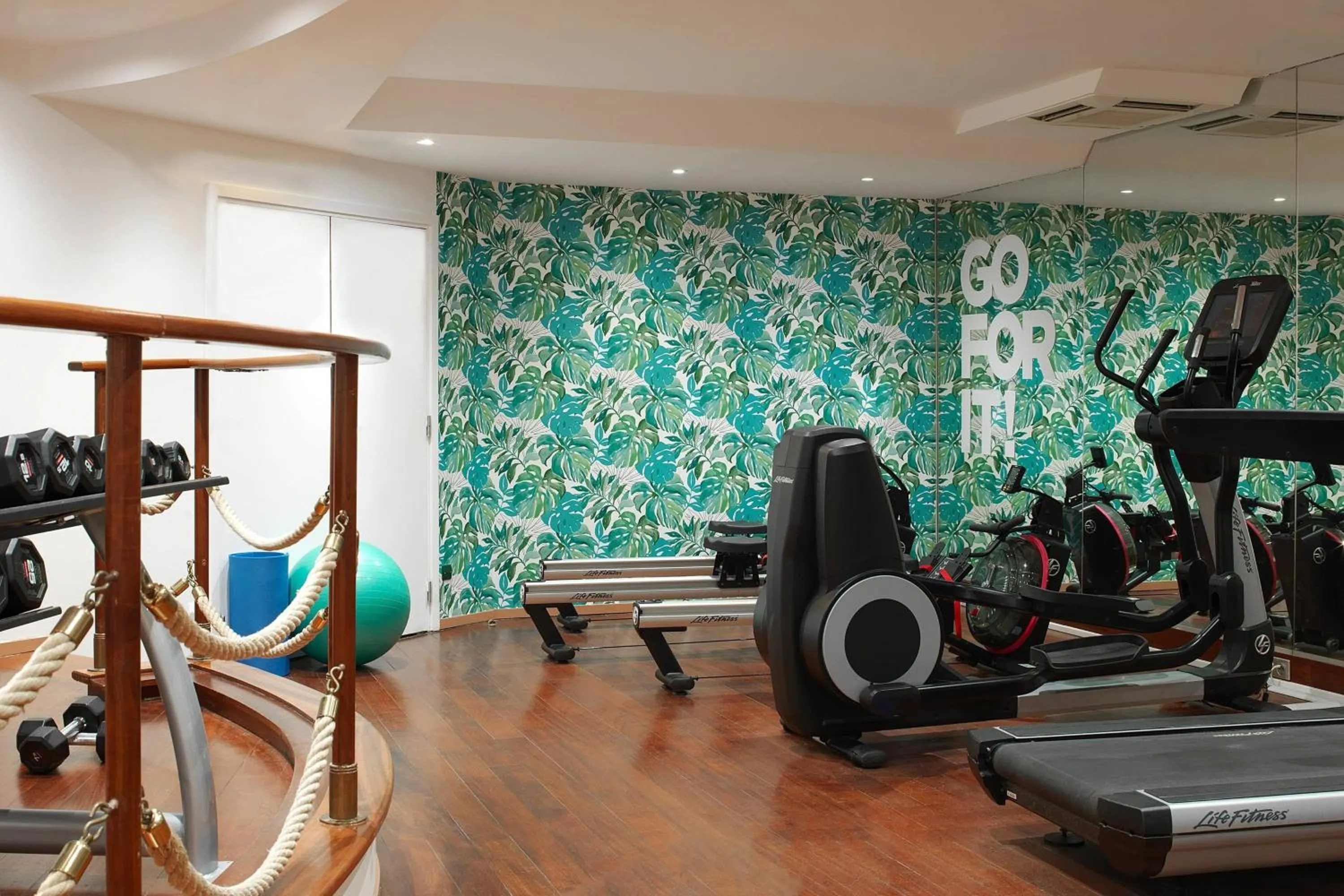 Fitness centre/facilities in Renaissance Paris La Defense Hotel