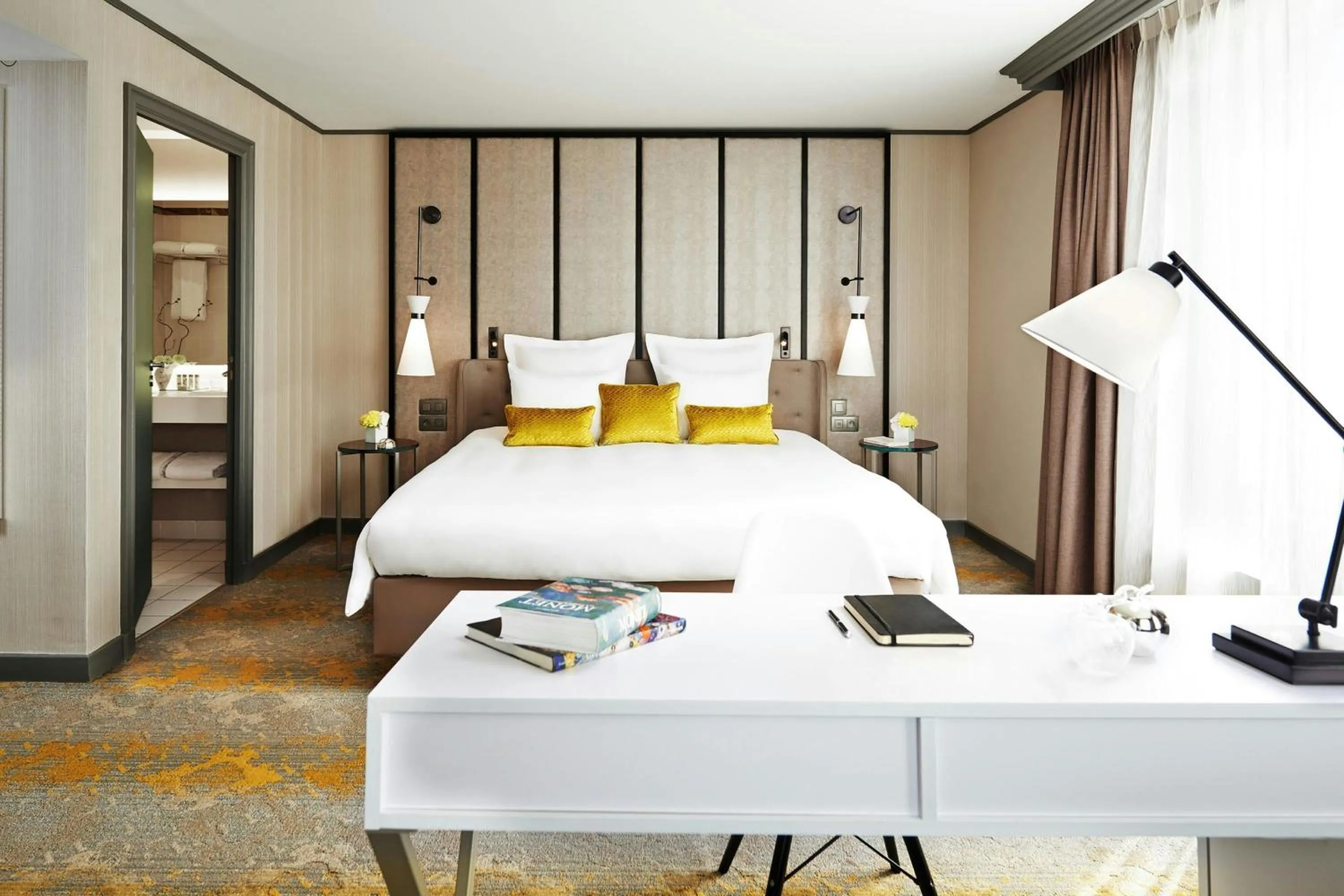 Photo of the whole room, Bed in Renaissance Paris La Defense Hotel