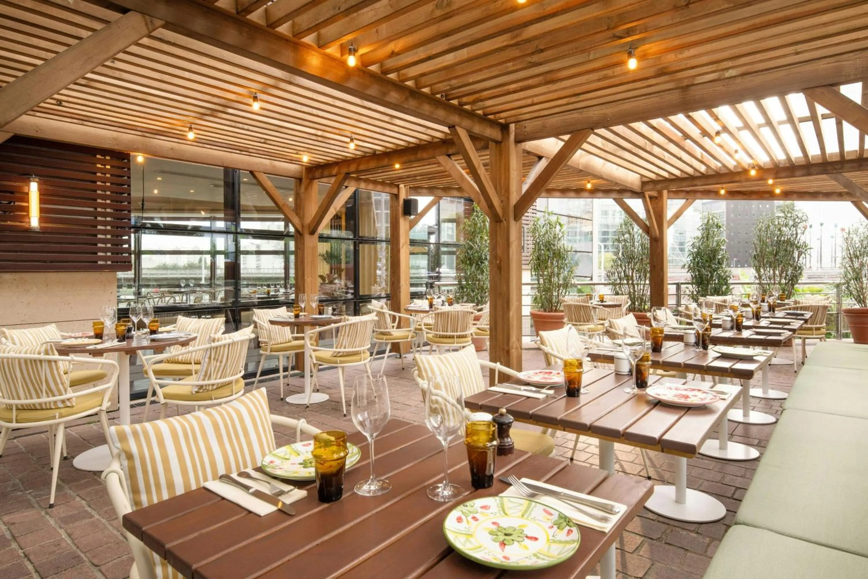 Restaurant/places to eat in Renaissance Paris La Defense Hotel