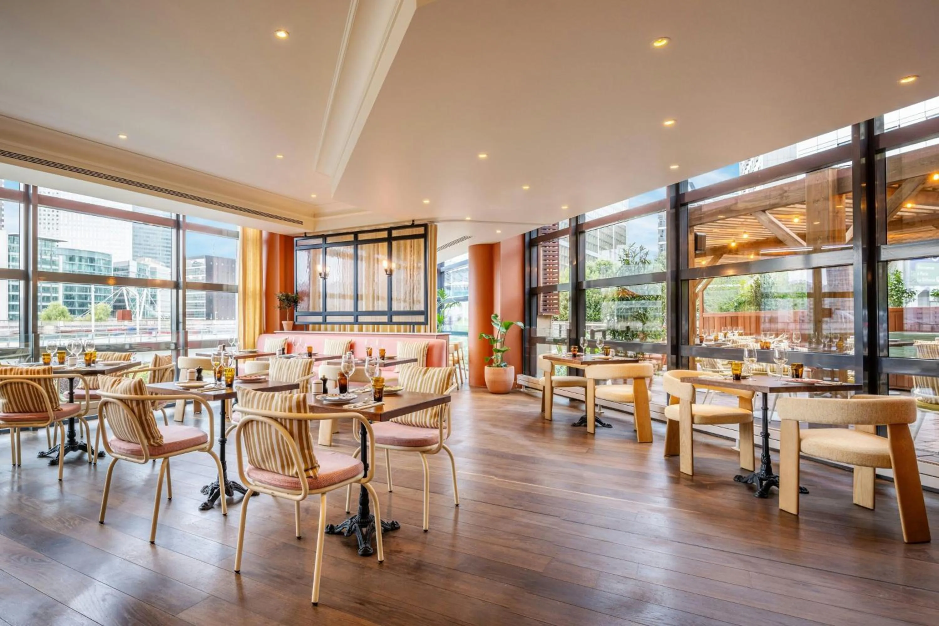 Restaurant/places to eat in Renaissance Paris La Defense Hotel