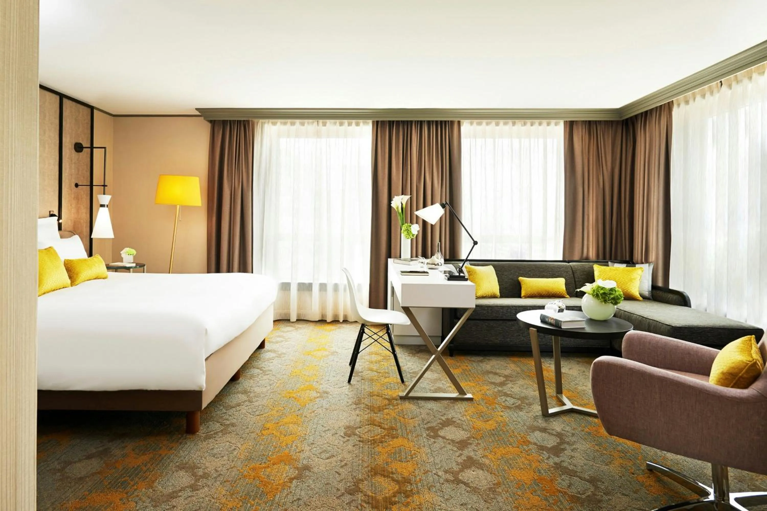 Photo of the whole room, Bed in Renaissance Paris La Defense Hotel