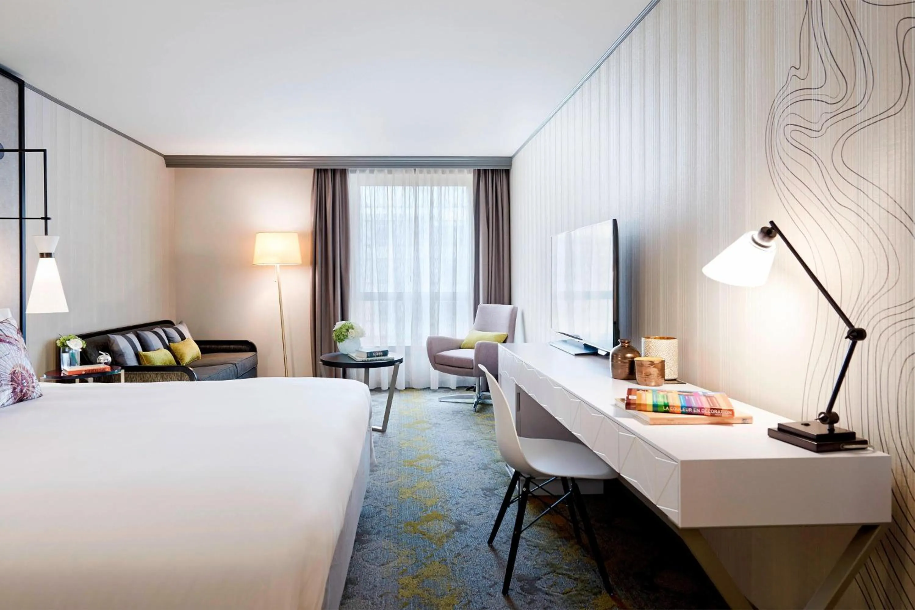 Photo of the whole room, Bed in Renaissance Paris La Defense Hotel