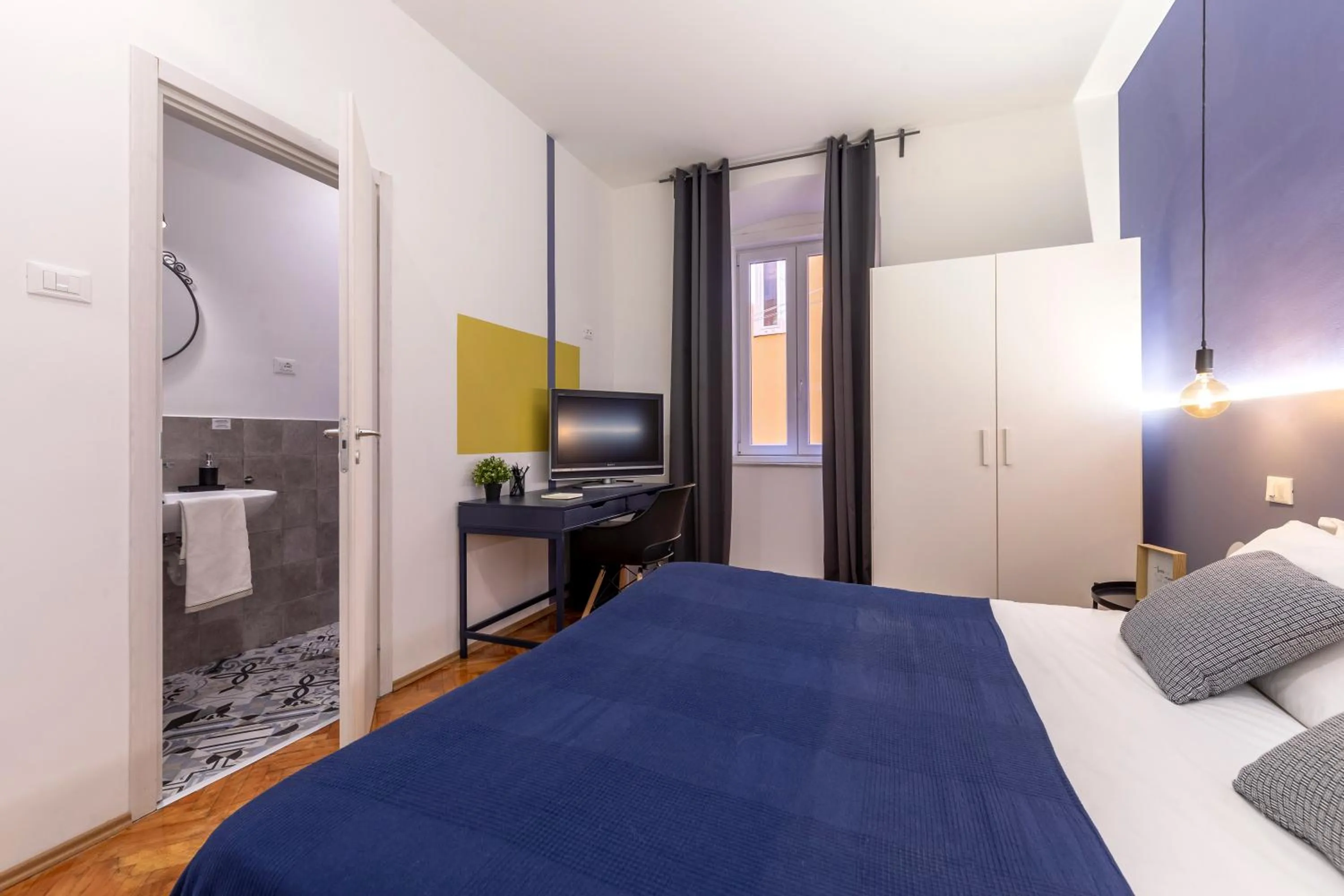 Communal lounge/ TV room, Bed in Lovely guest-room with private bathroom