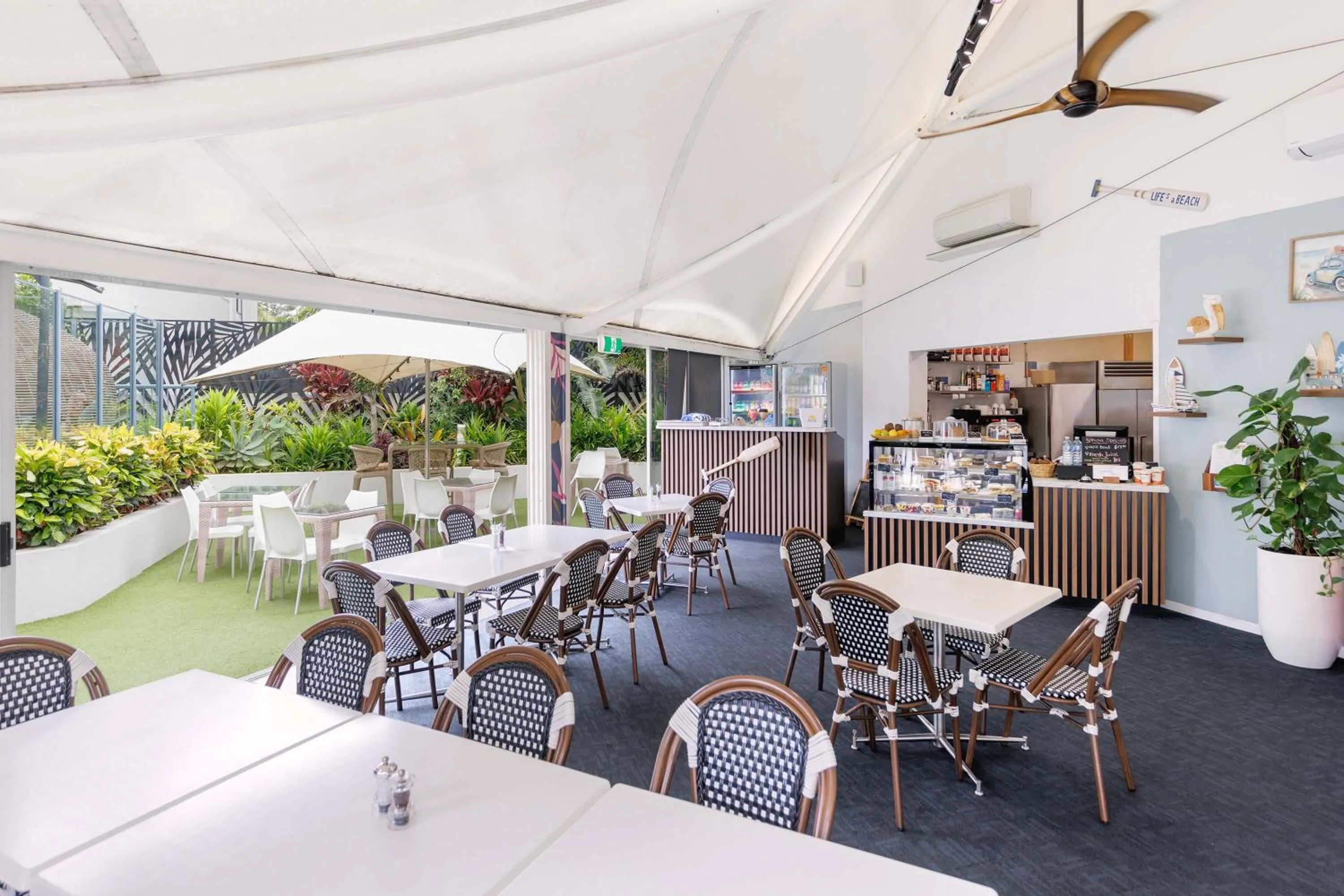 Restaurant/places to eat in Club Wyndham Kirra Beach