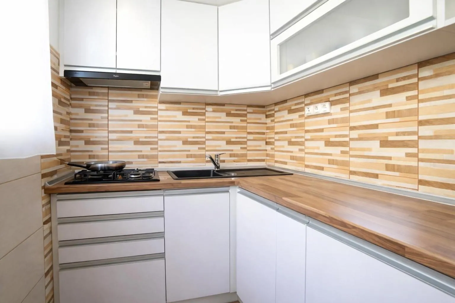 Comfort 14 - Quiet City Apartment with Free Parking