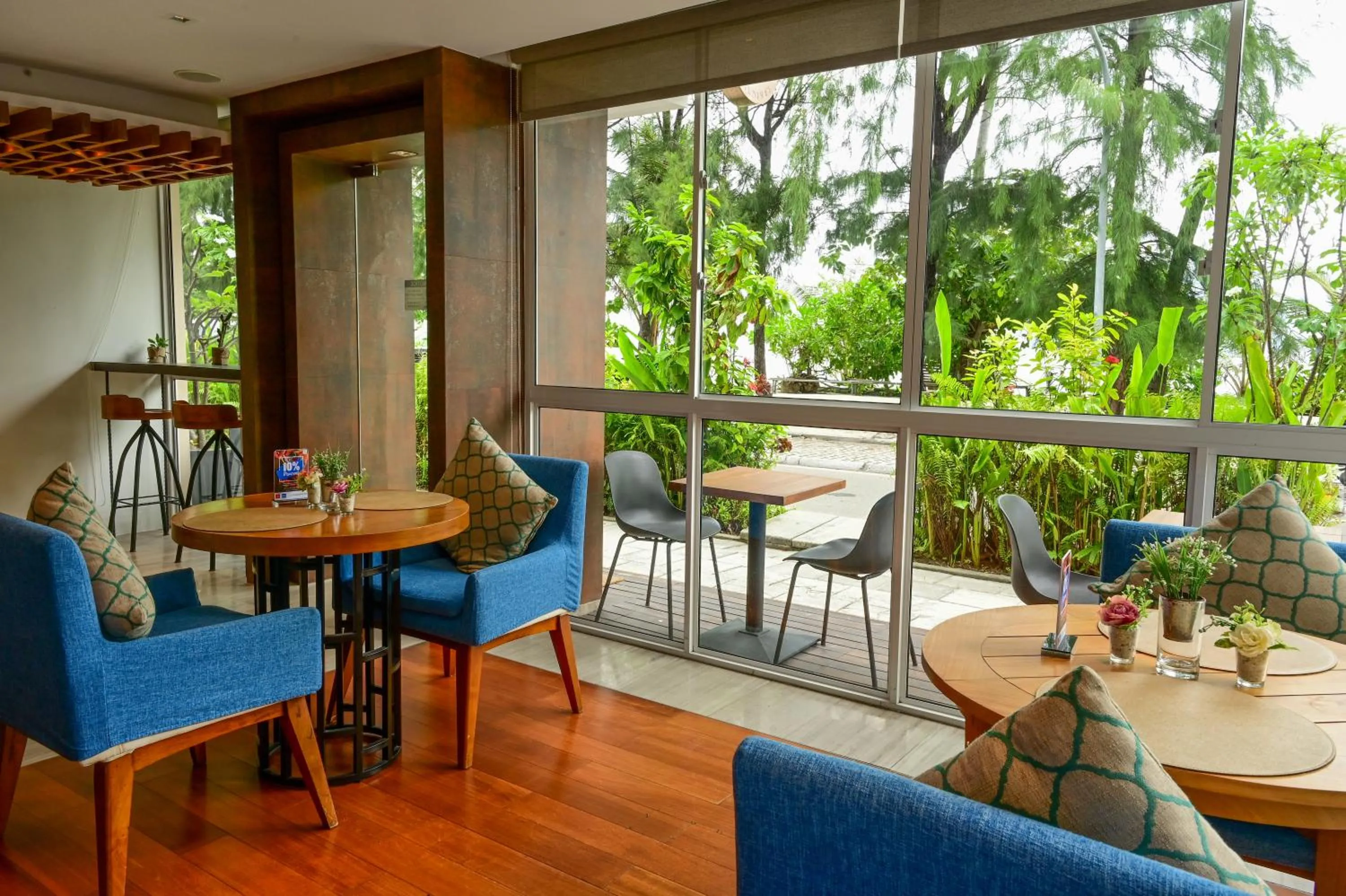 Dining area in Seasalter Maldives